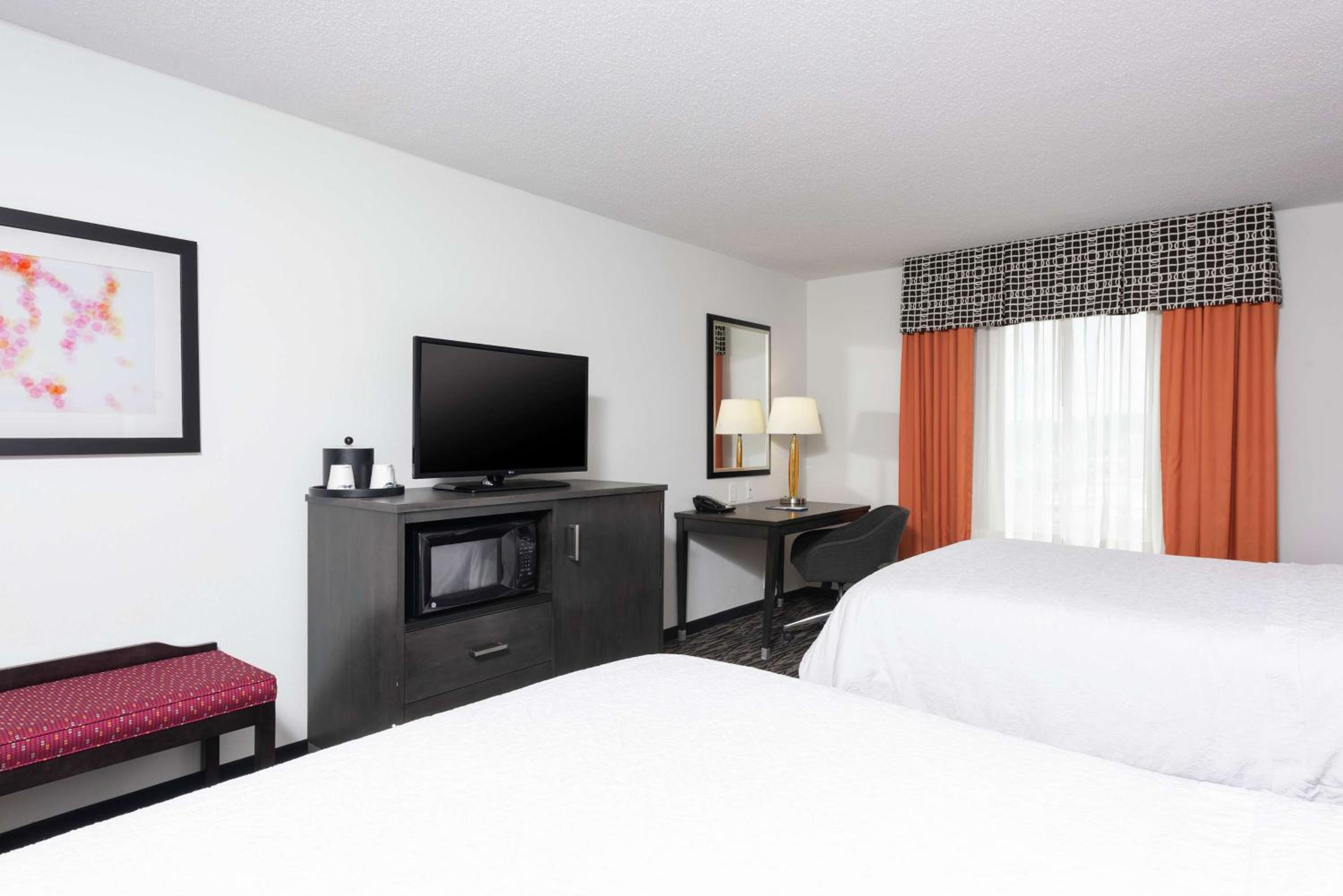 Room with Two Queen Beds - Non-Smoking - Photo 2