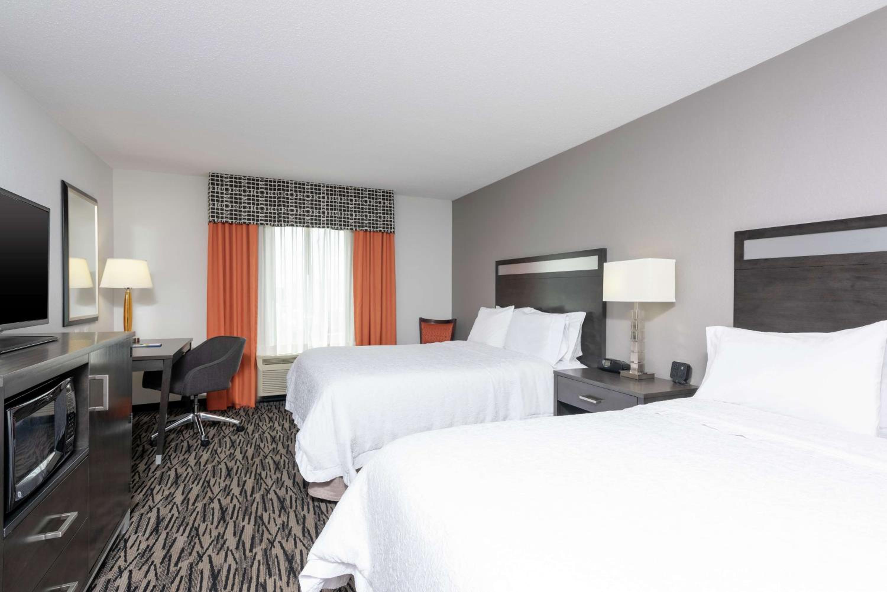 Room with Two Queen Beds - Non-Smoking - Photo 6