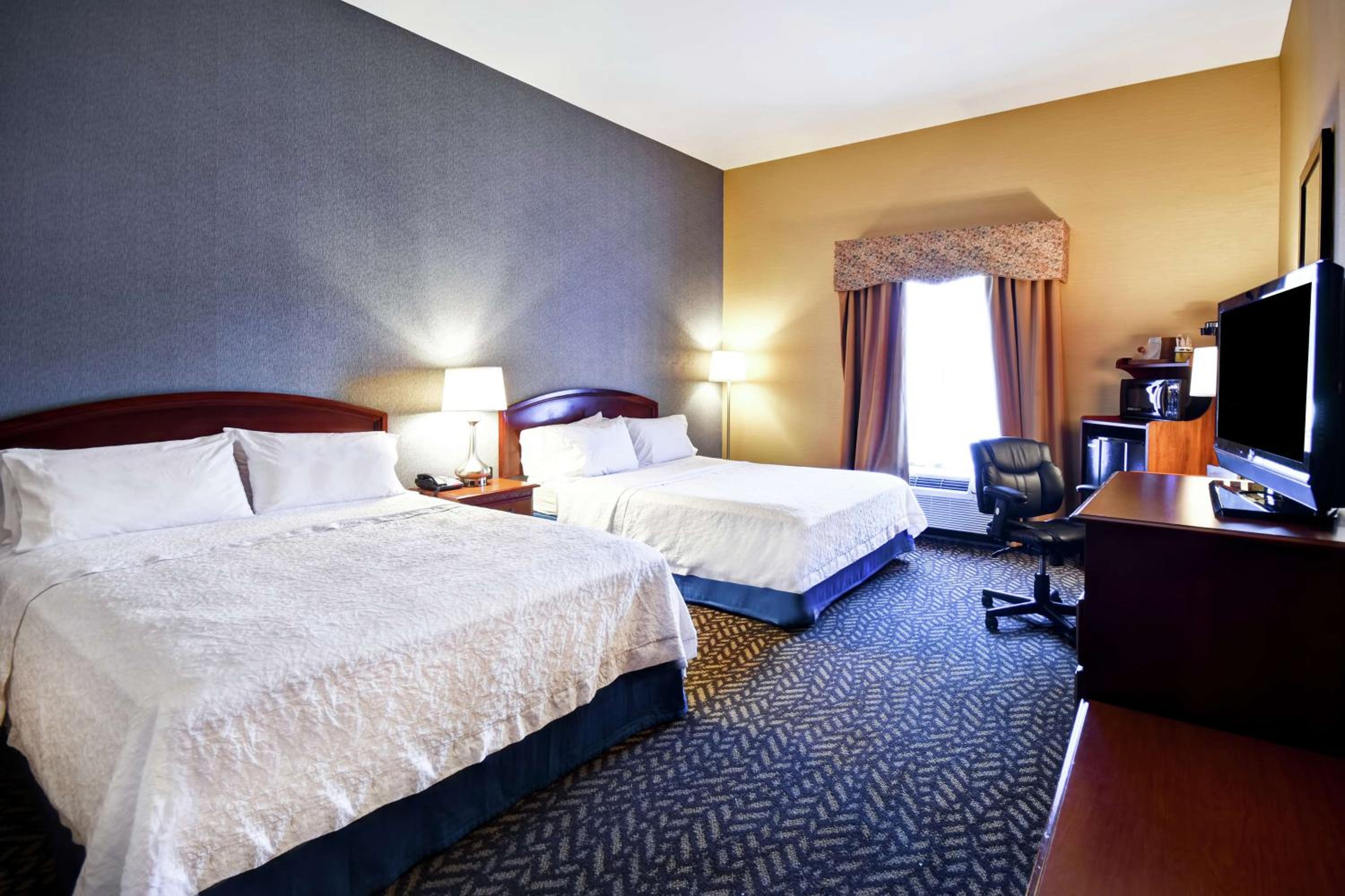 Room with Two Queen Beds - Non-Smoking photo 2