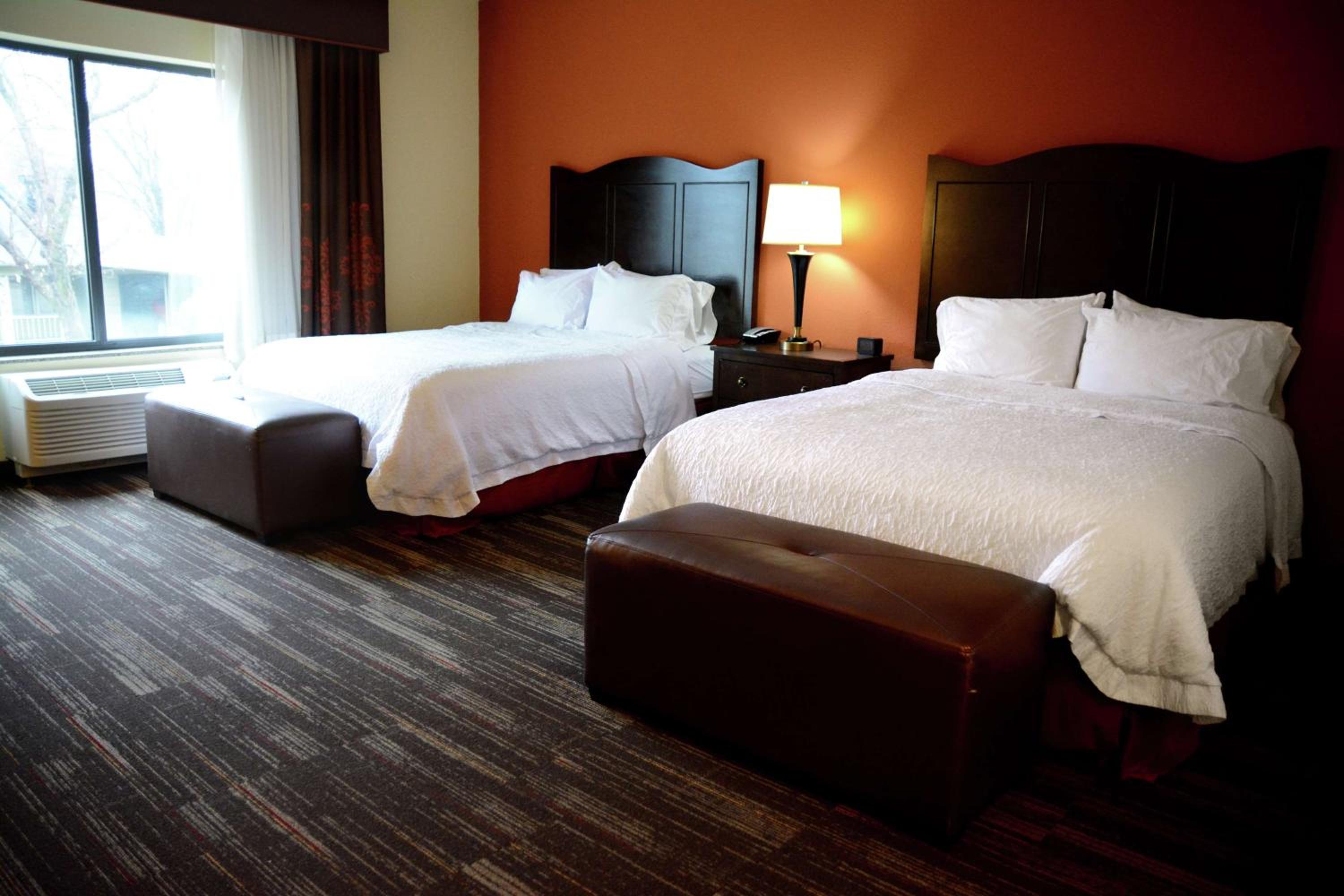 Queen Room with Two Queen Beds - Mobility and Hearing Access/Non-Smoking photo 2