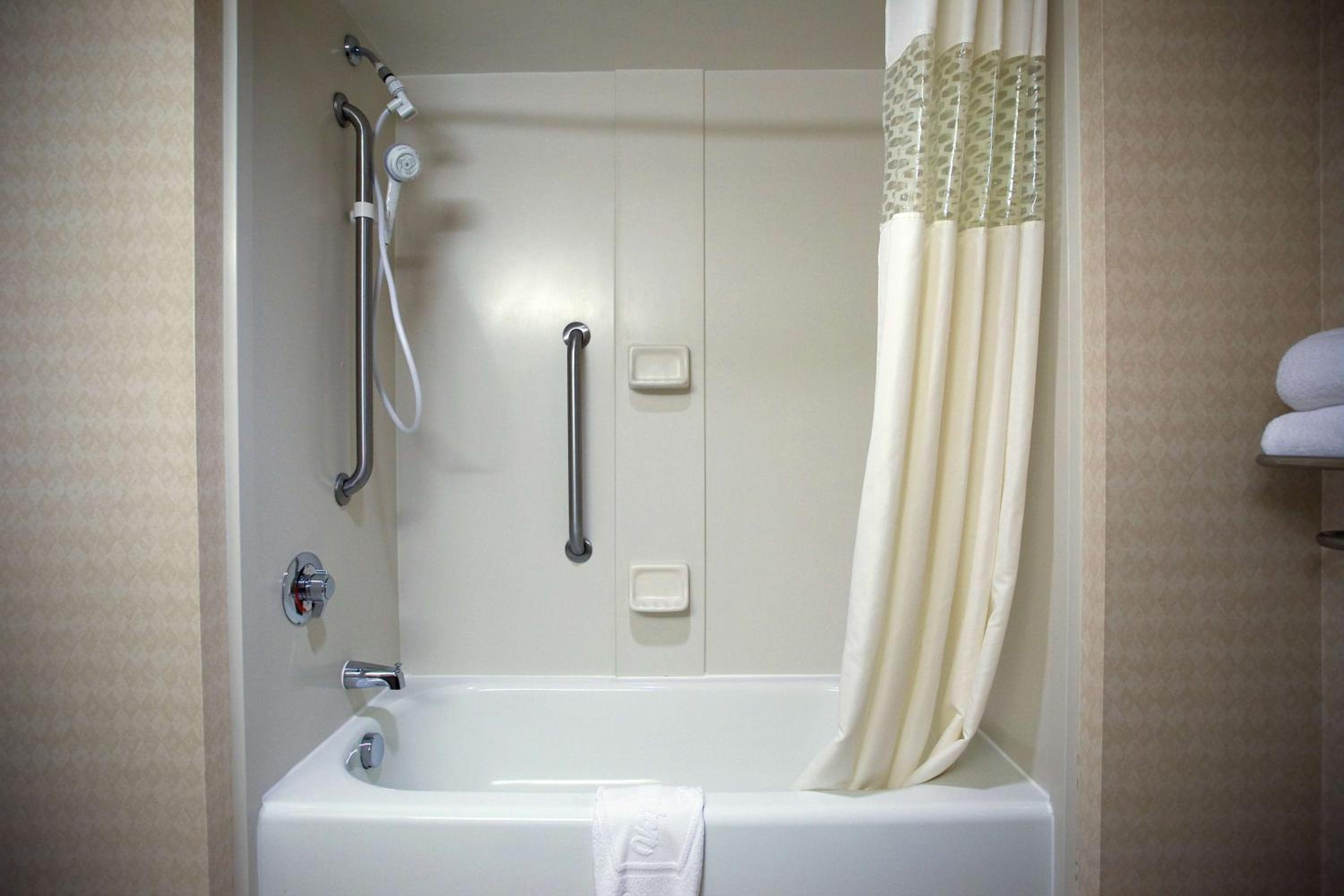 King Room with King Bed - Non-Smoking - Photo 3