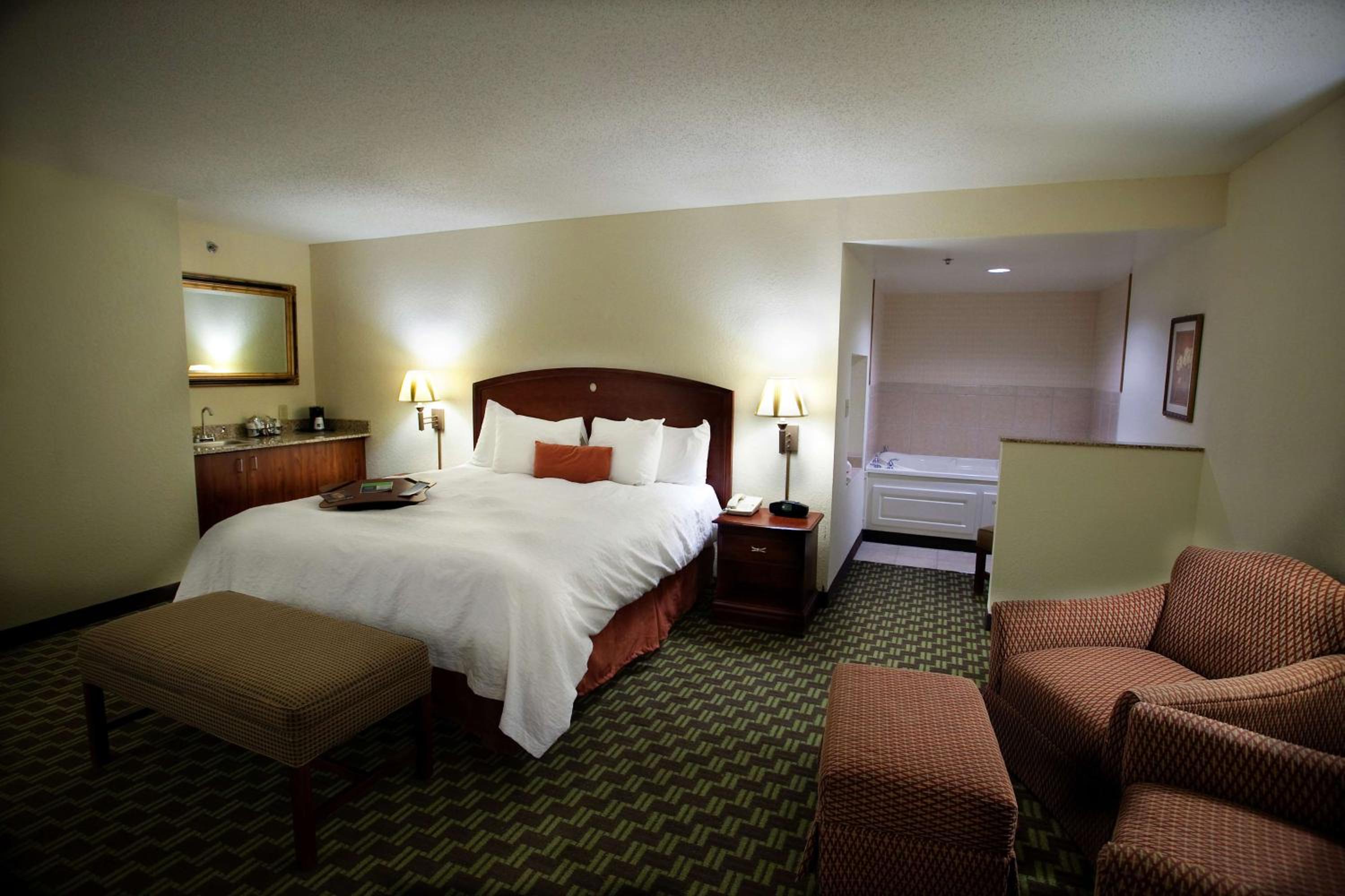 King Room with Spa Bath - Photo 2