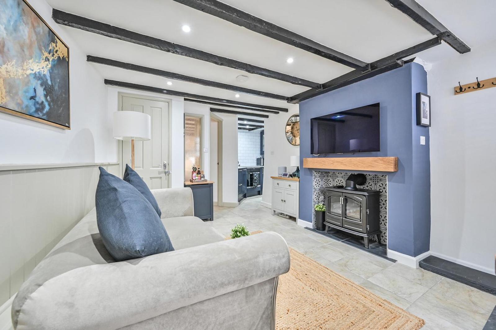 One-Bedroom House photo 1