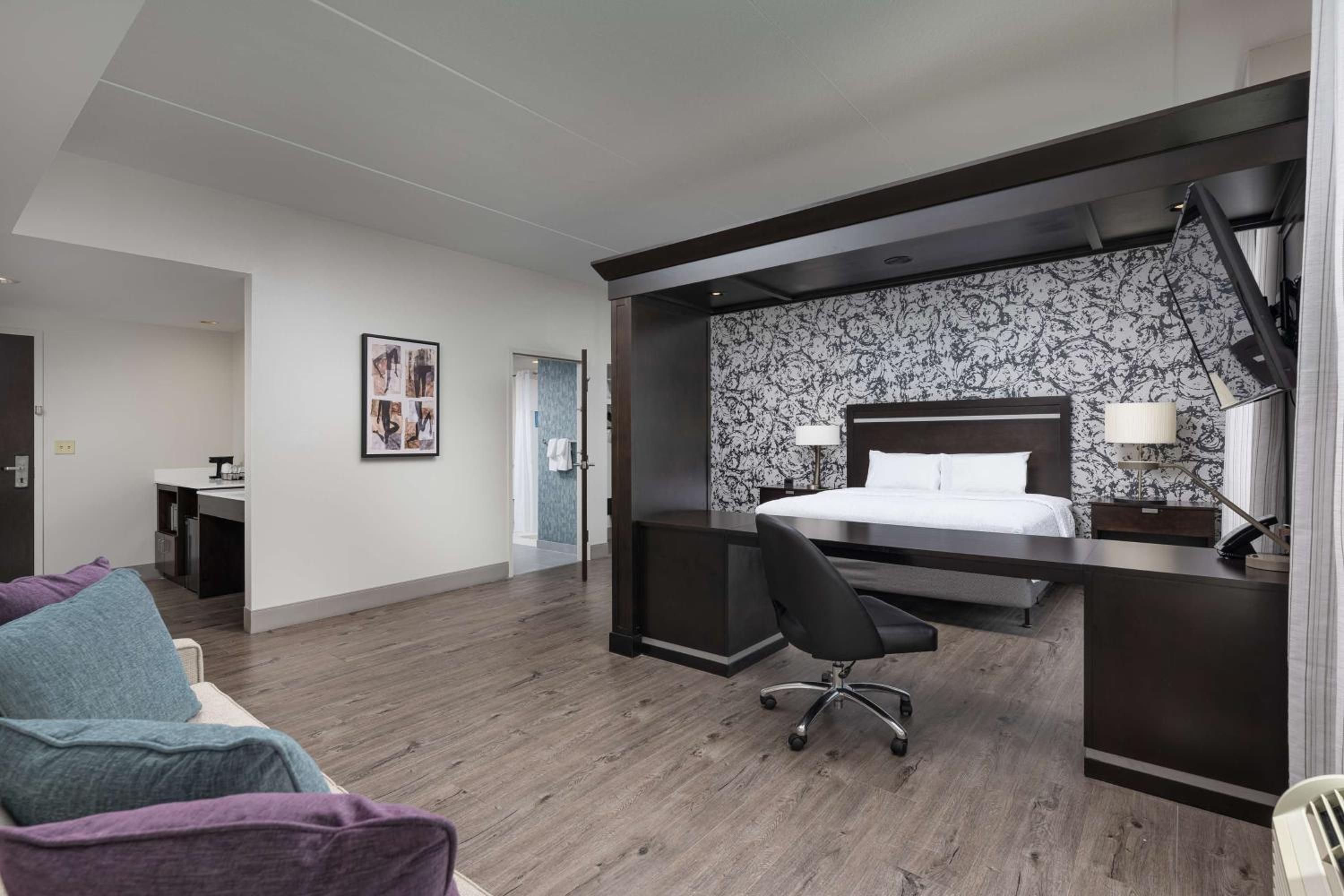 King Studio Suite - Non-Smoking - Photo 2