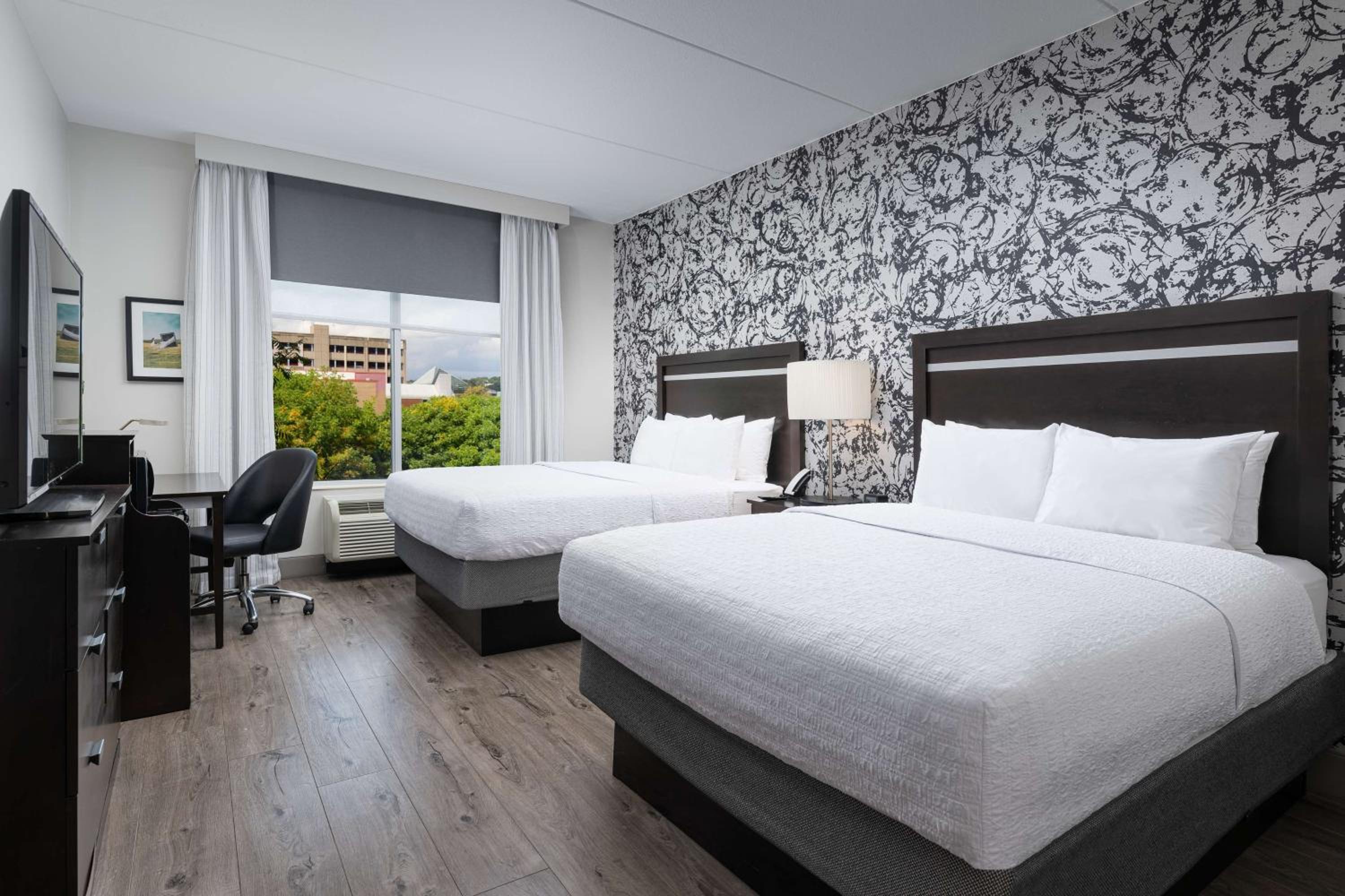 Room with Two Queen Beds - Non-Smoking - Photo 3