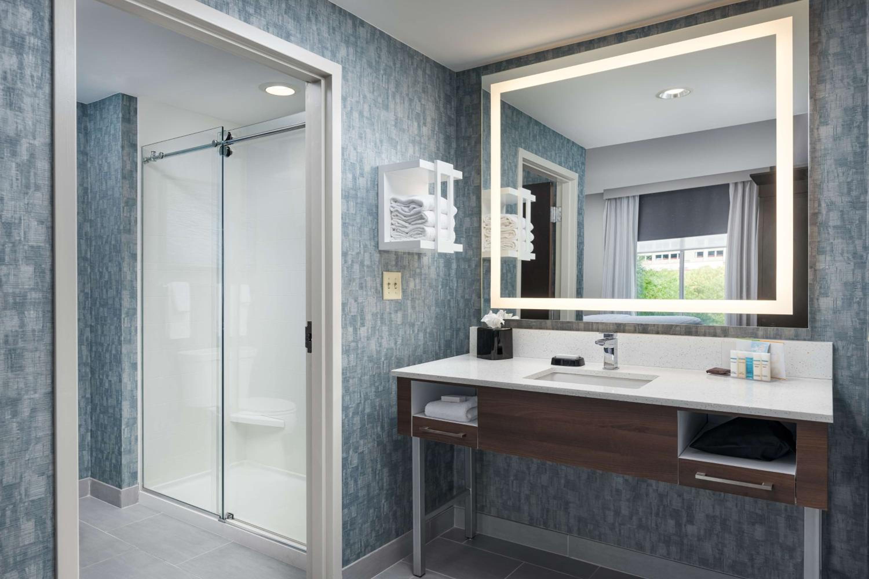 King Studio Suite - Non-Smoking - Photo 3