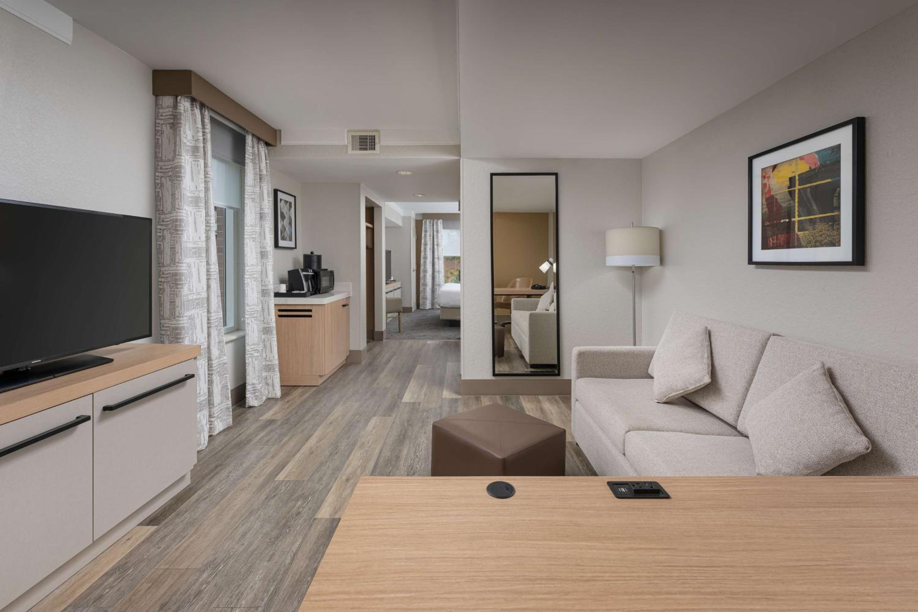 Junior King Suite - Non-Smoking - Photo 1