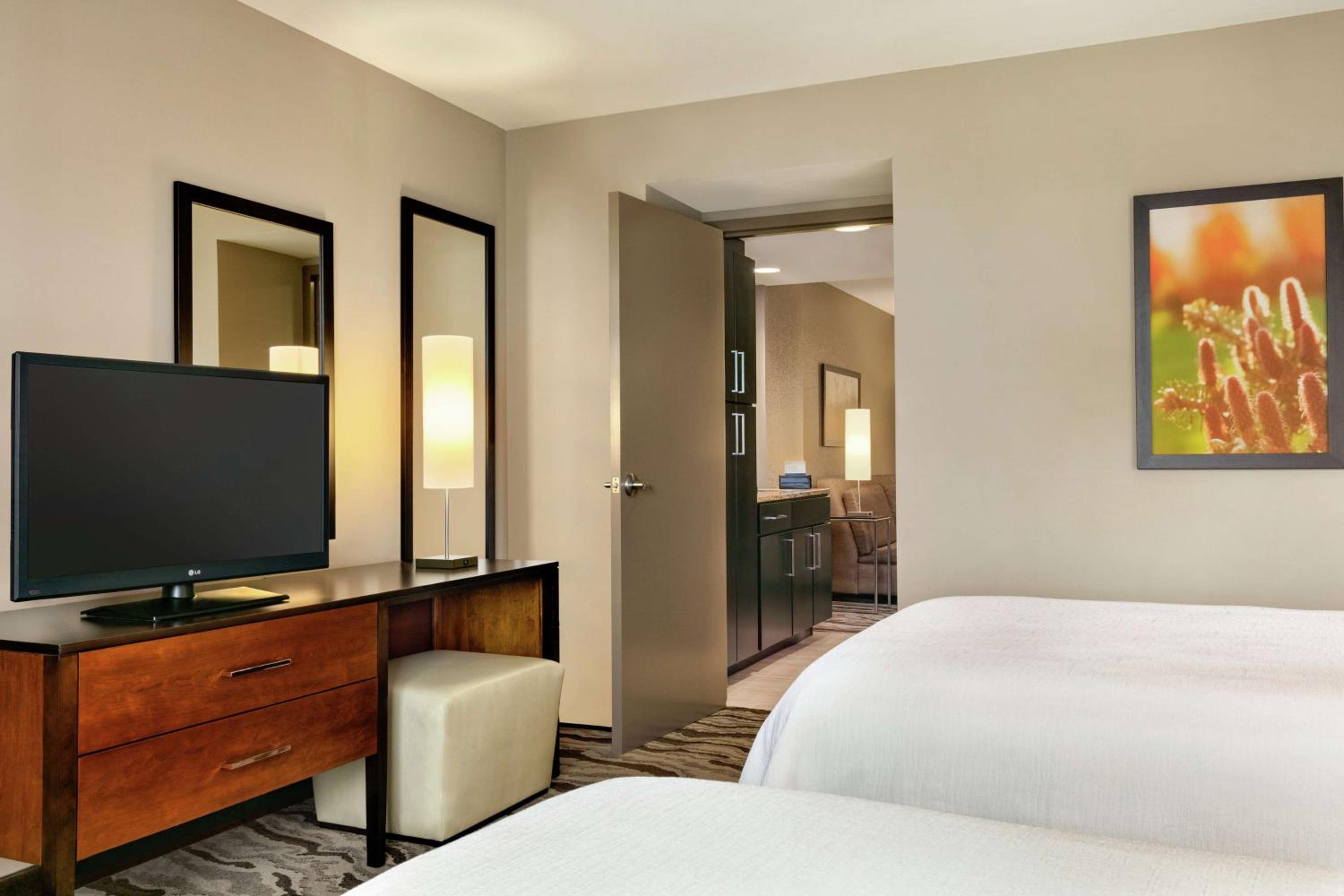 Premium Queen Suite with Two Queen Beds - Non-Smoking