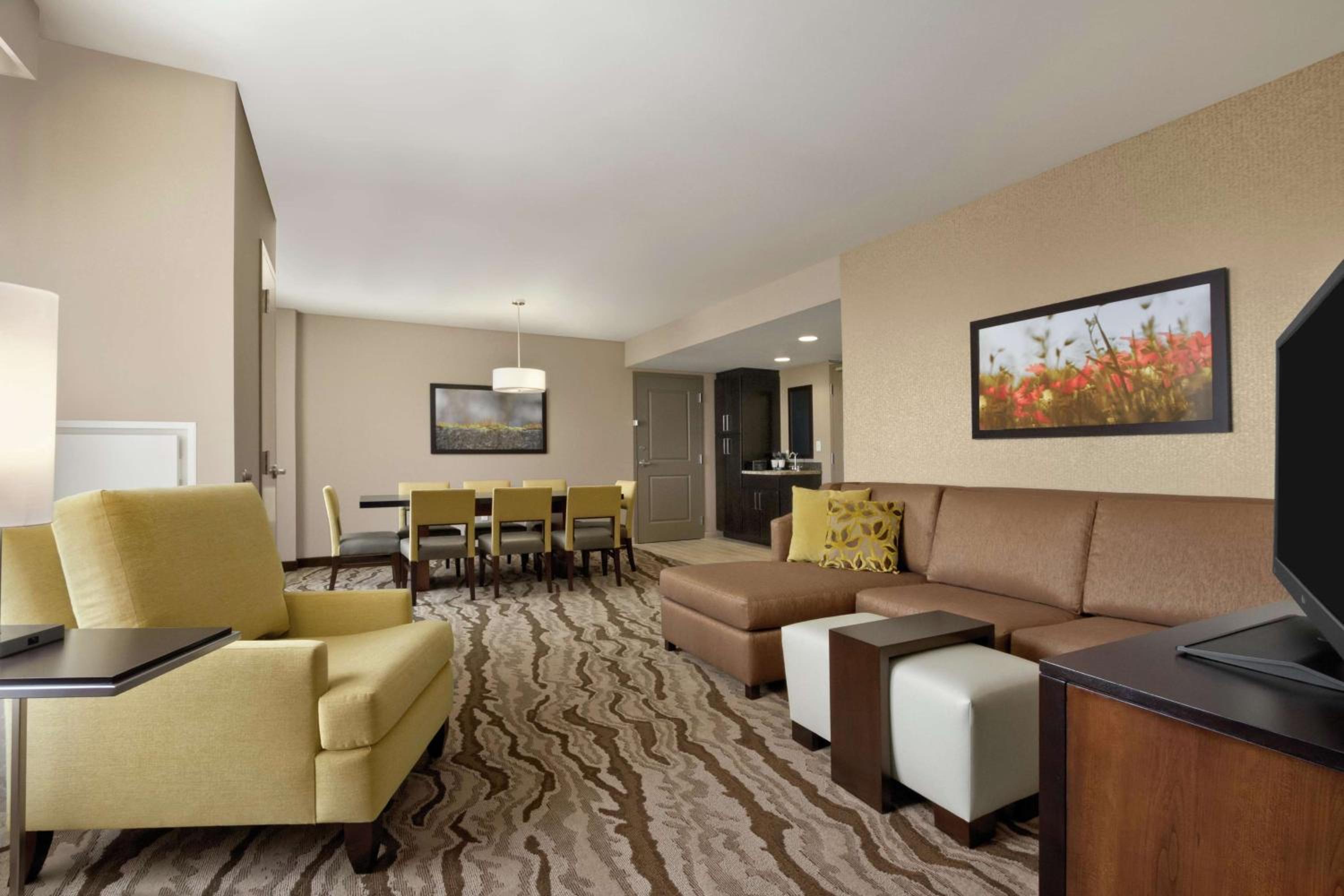 Hospitality King Suite - Non-Smoking photo 2