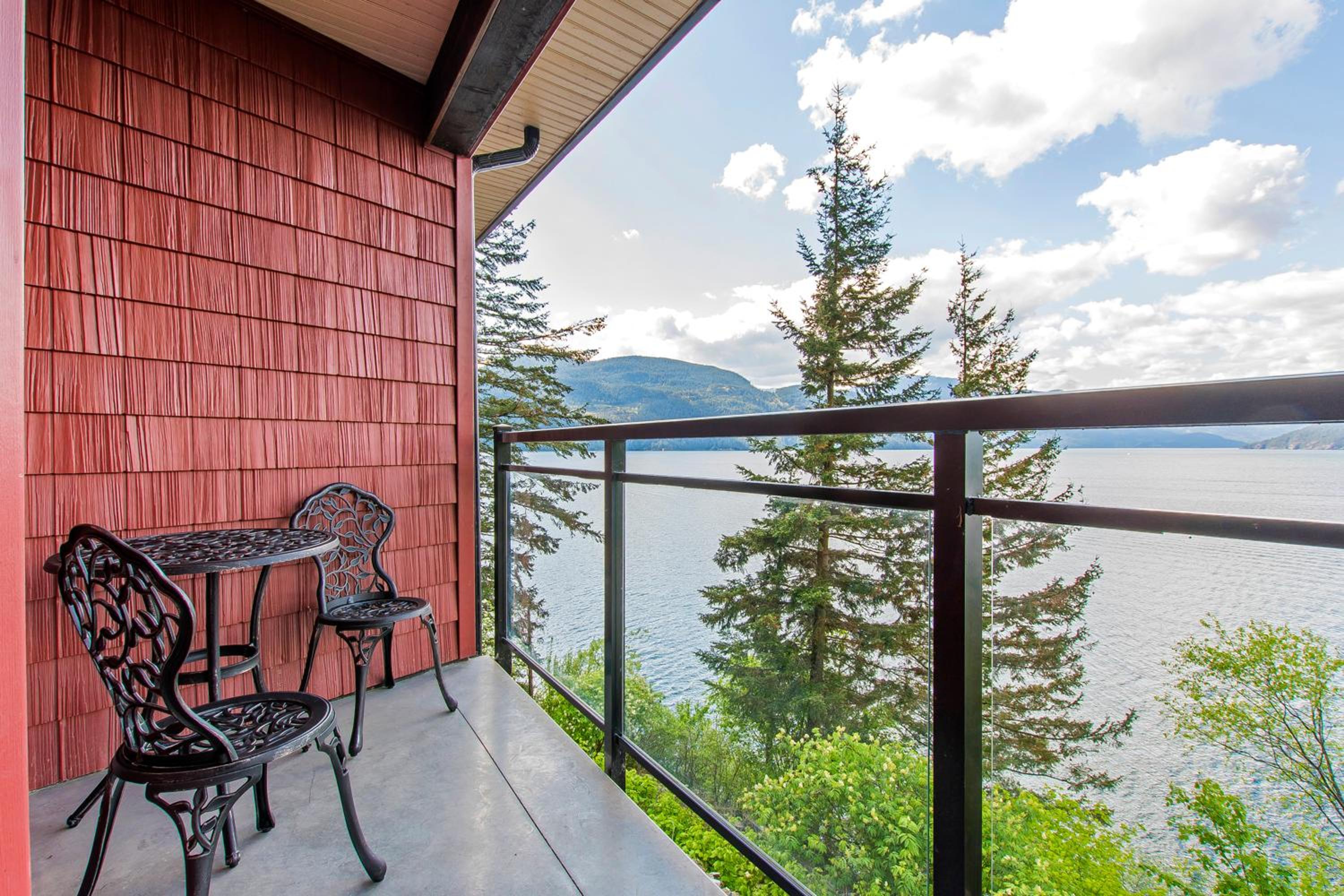 Queen Suite with Lake View 2 photo 2