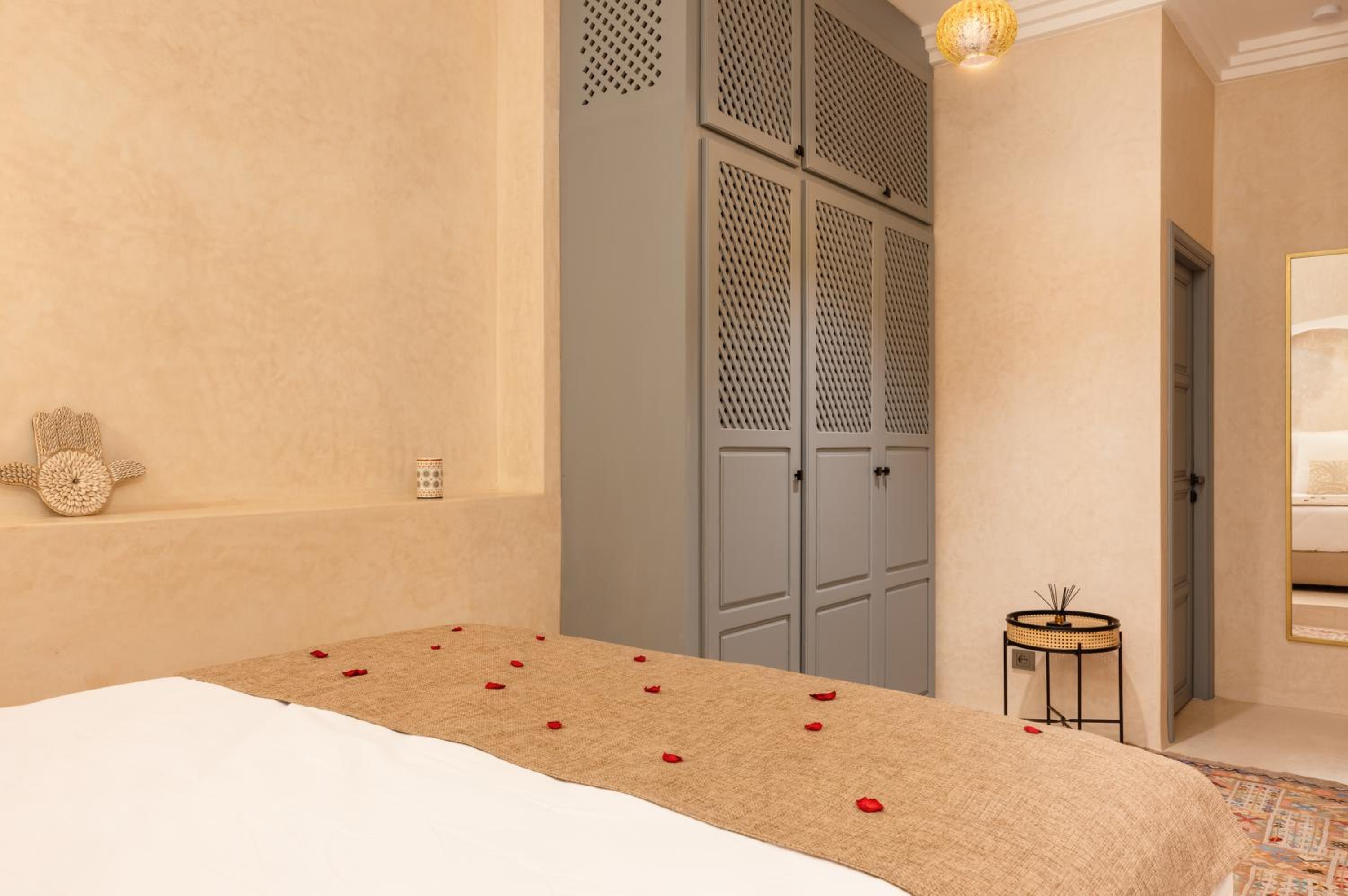 Deluxe Double Room with Bath - Photo 1