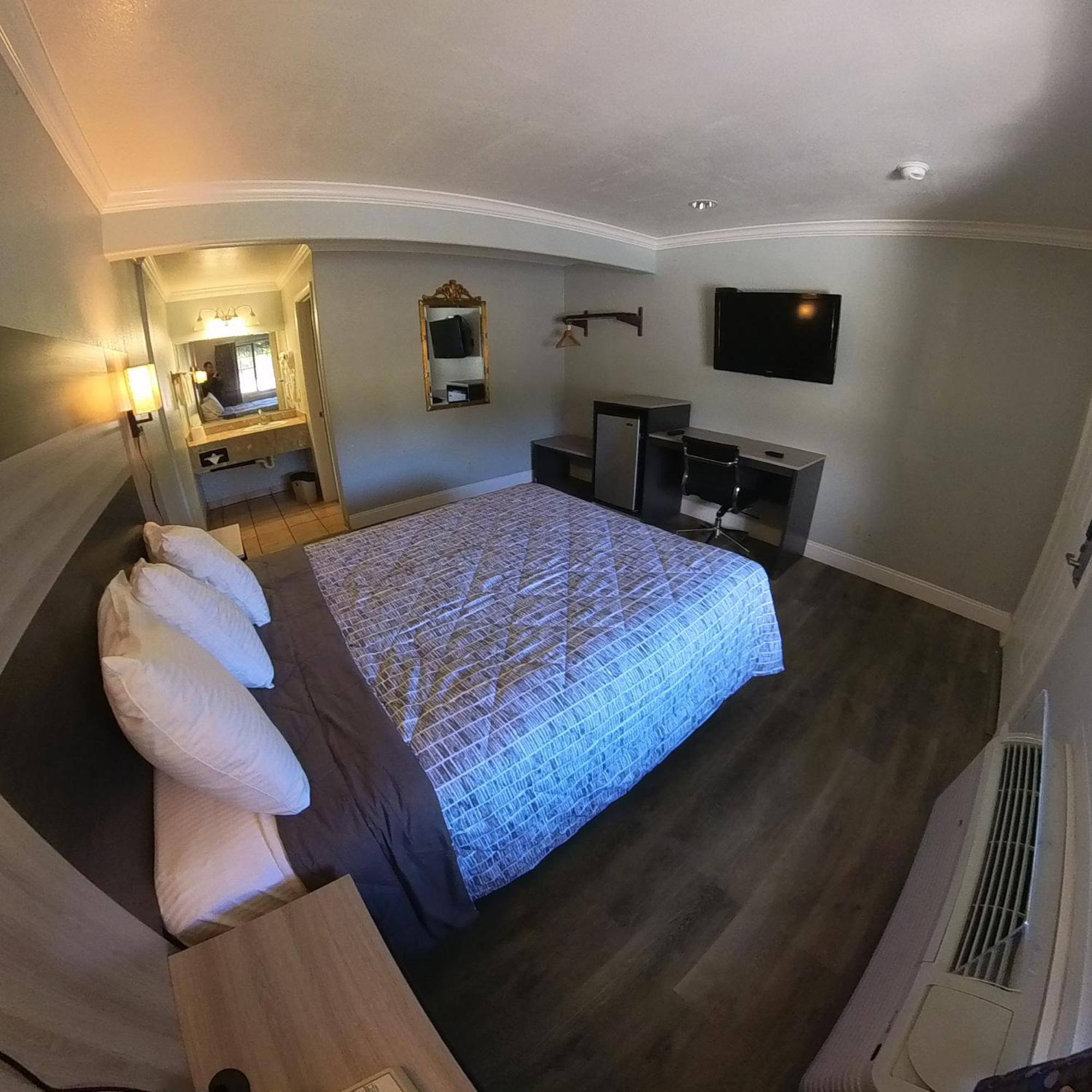 Queen Room - Photo 7