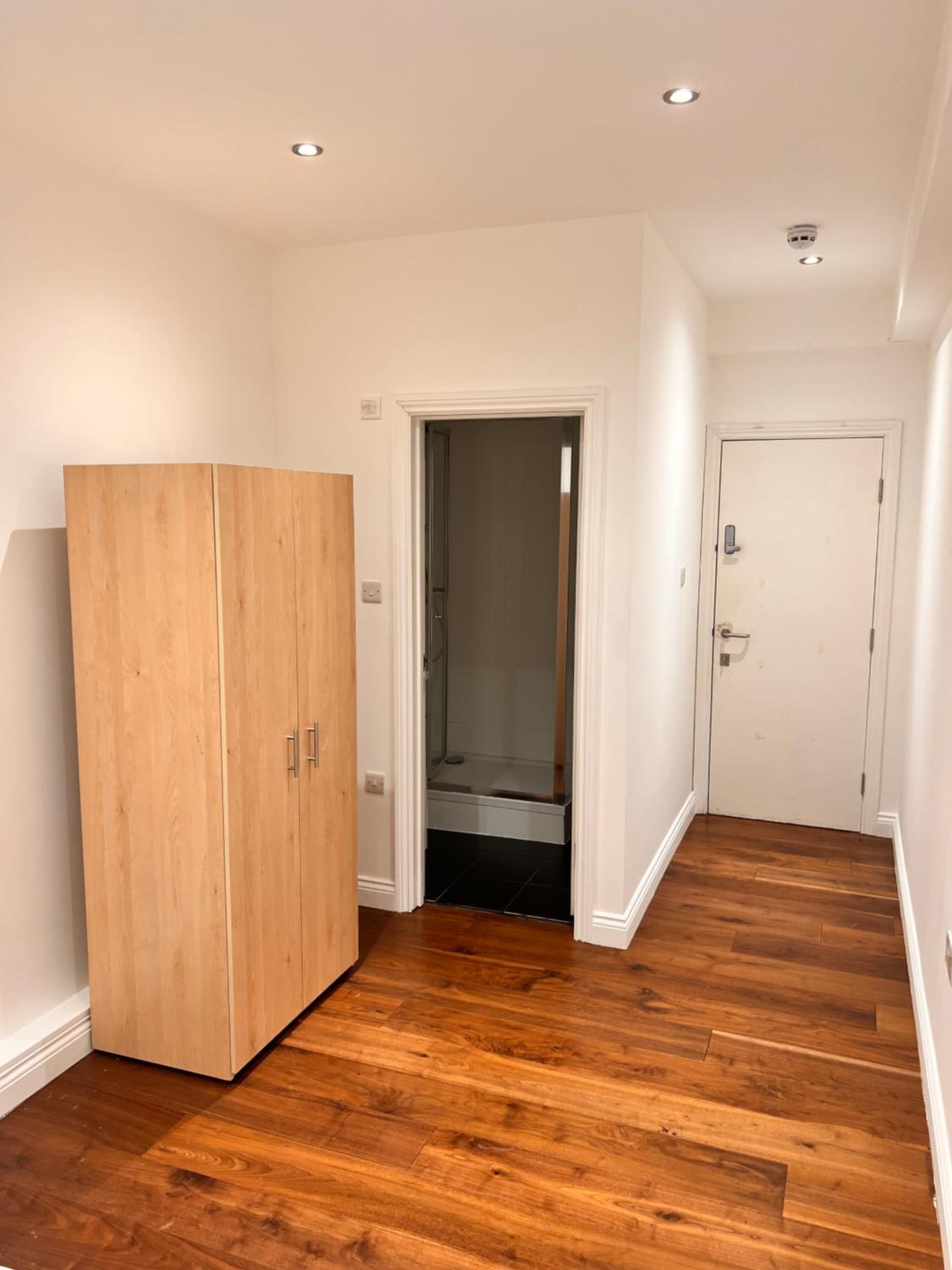 Deluxe Double Room with Shower photo 3