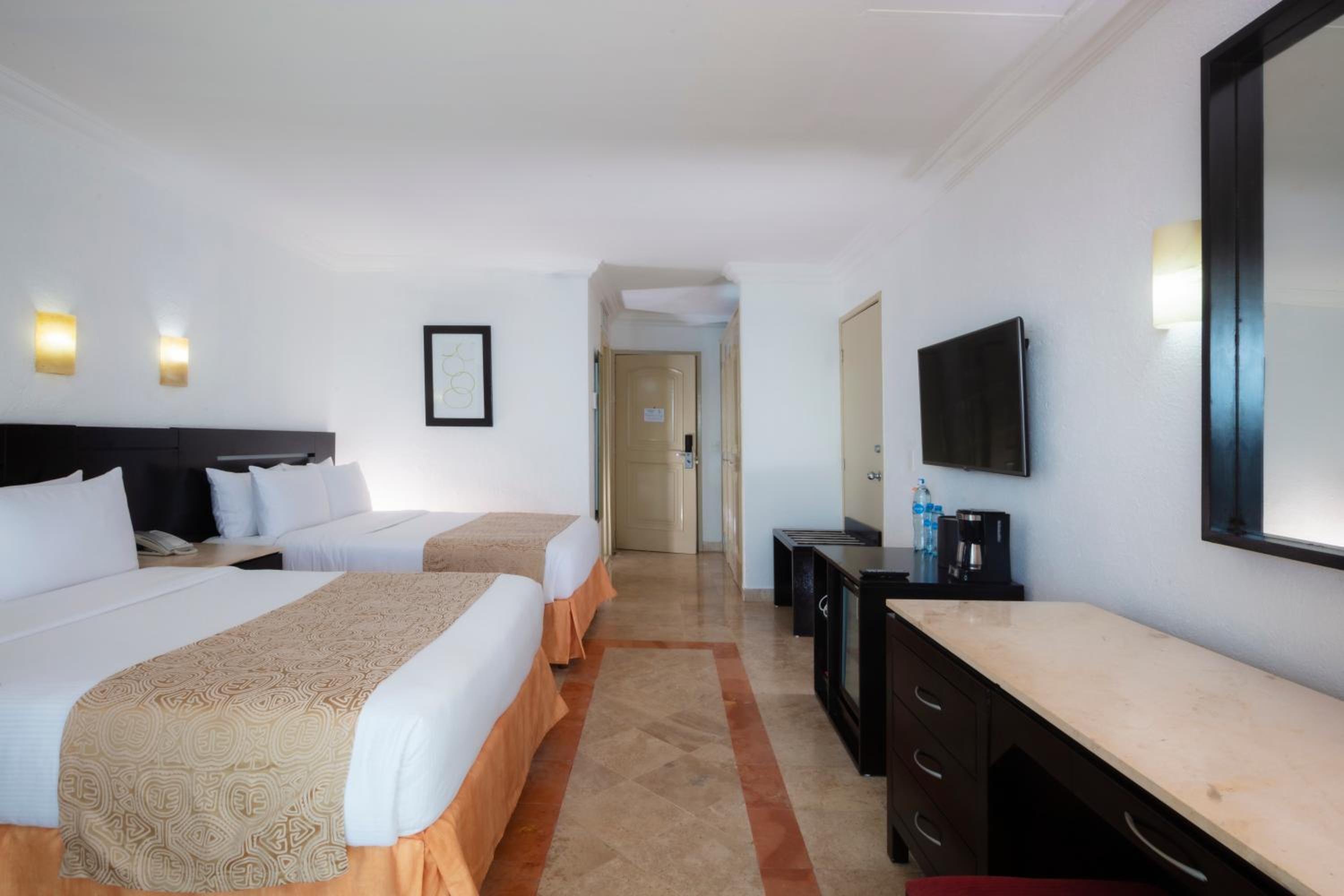 Standard Room with Two Double Beds photo 3