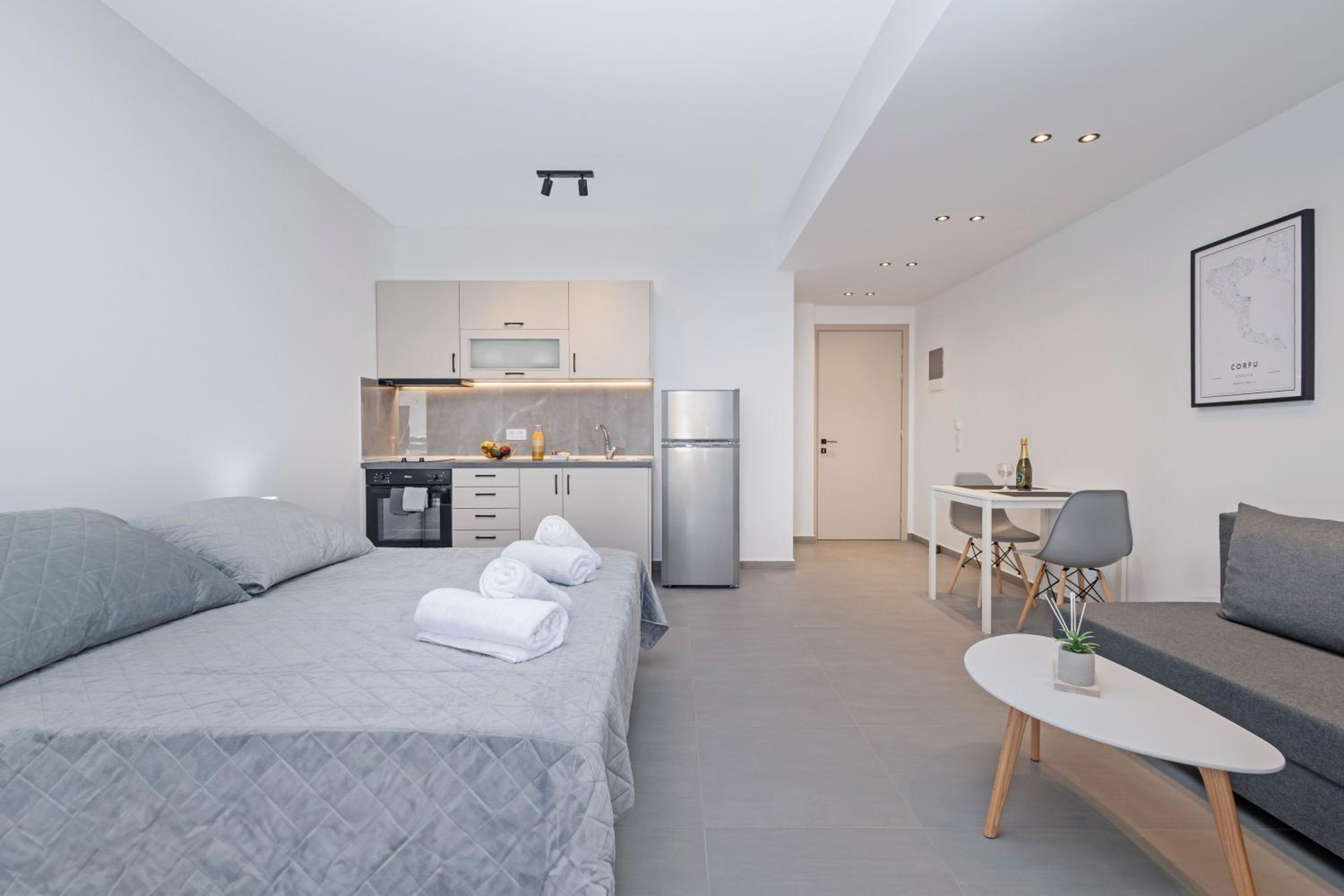 One-Bedroom Apartment photo 1
