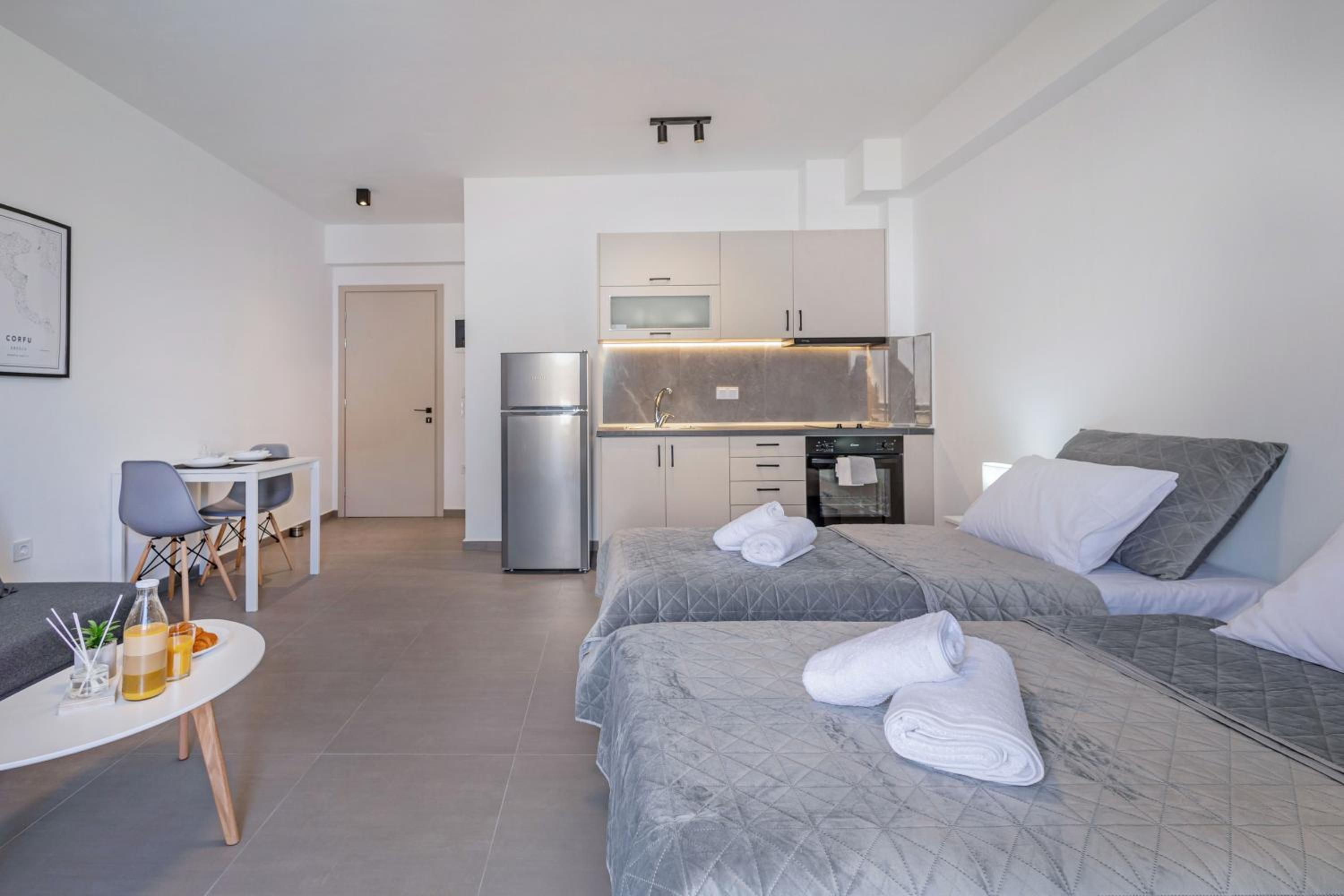 One-Bedroom Apartment photo 1