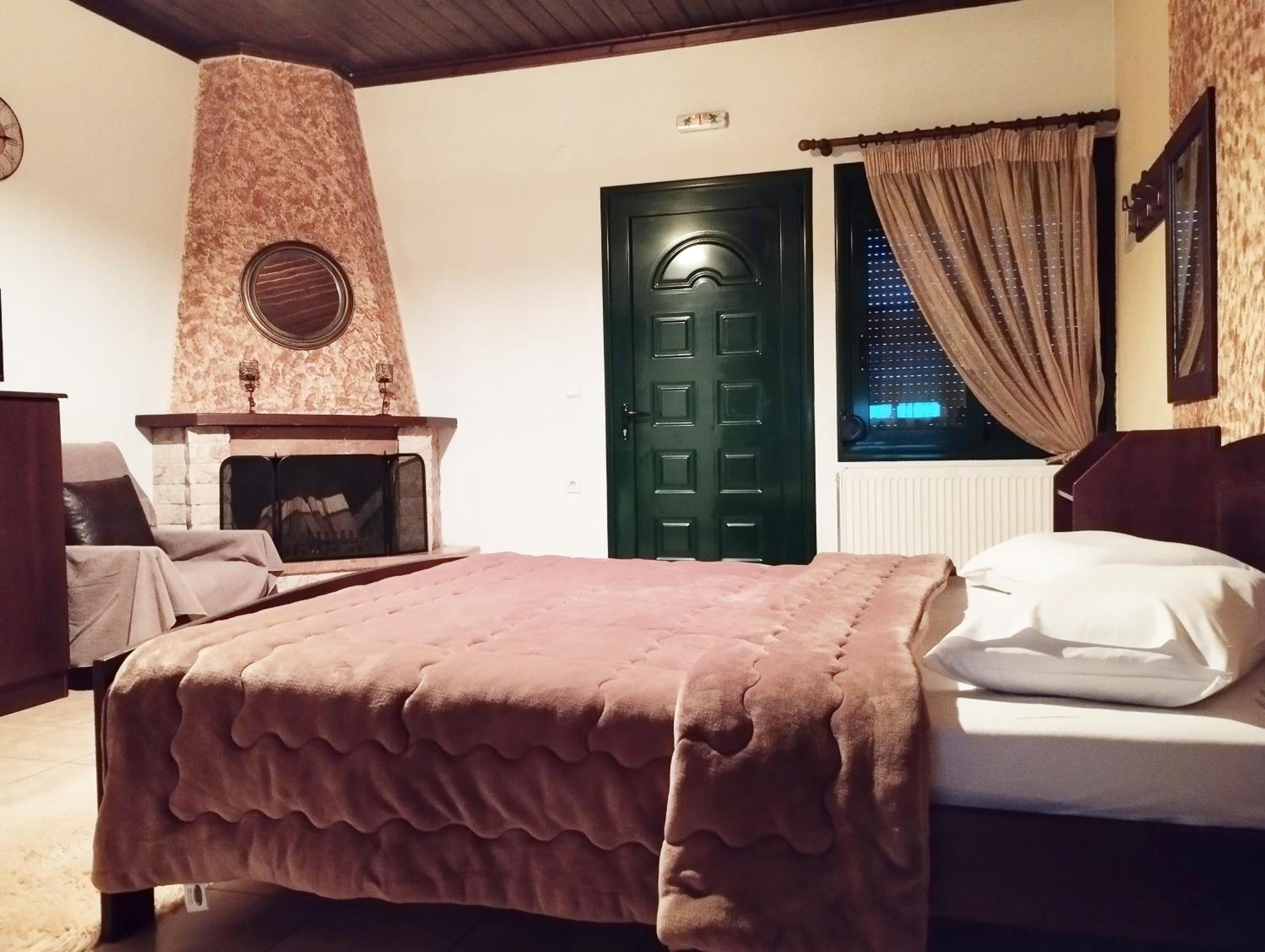 Studio With Fireplace (2 Adults)