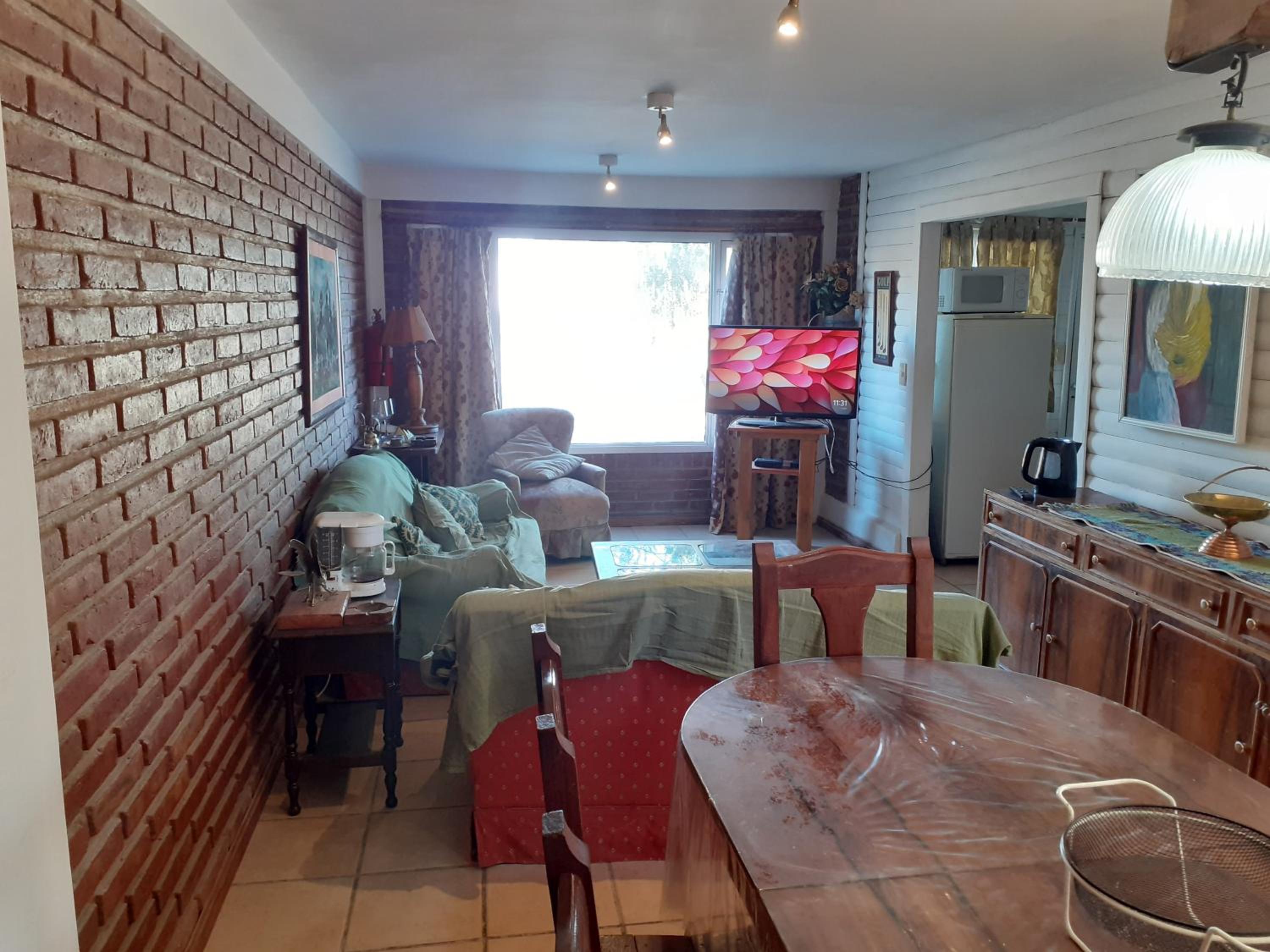 Three-Bedroom House photo 3
