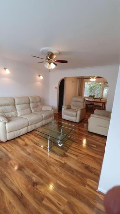 Three-Bedroom House photo 3