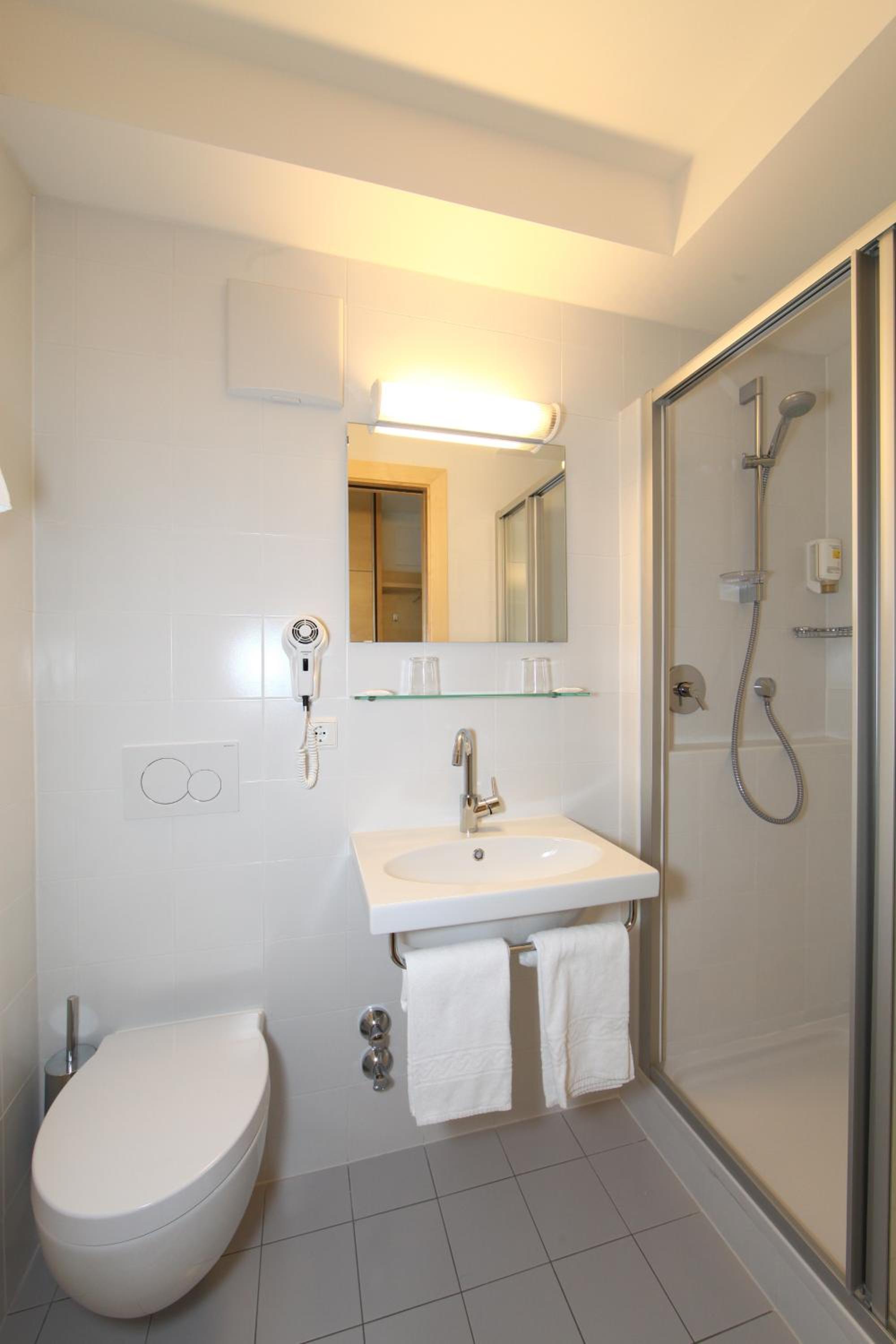 Twin Room - Photo 2