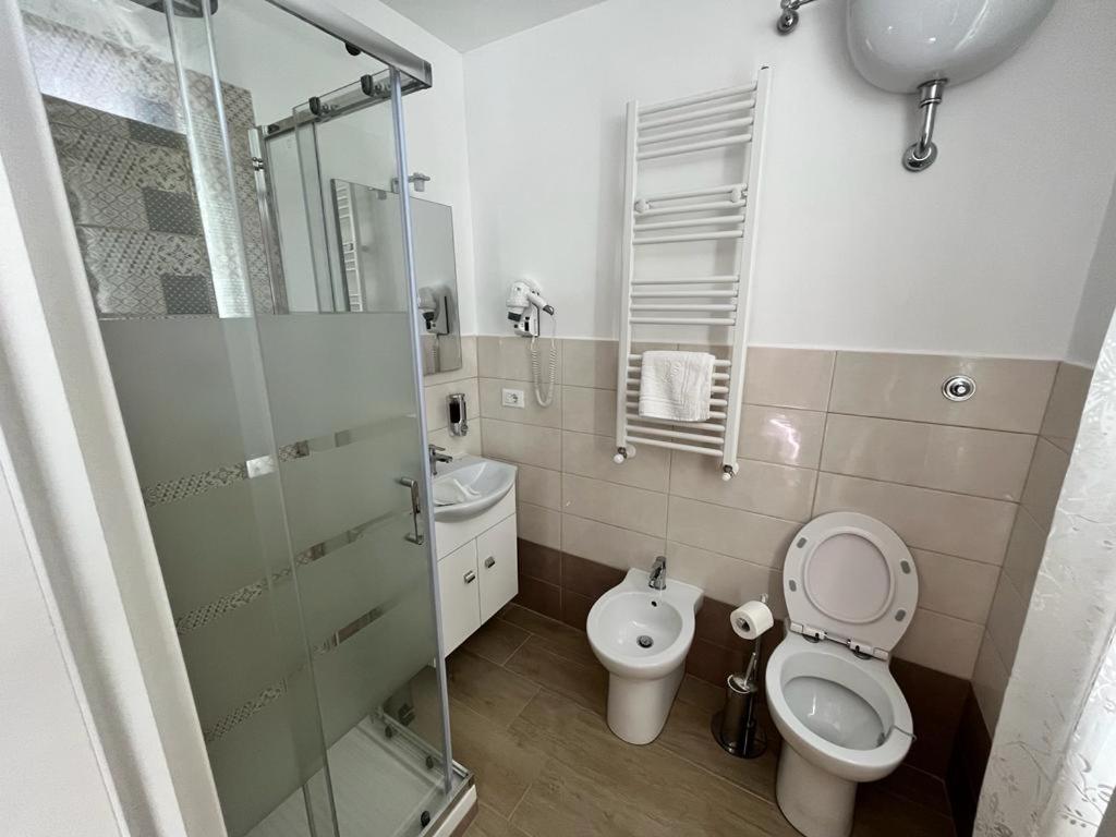 Double Room with Private Bathroom photo 2