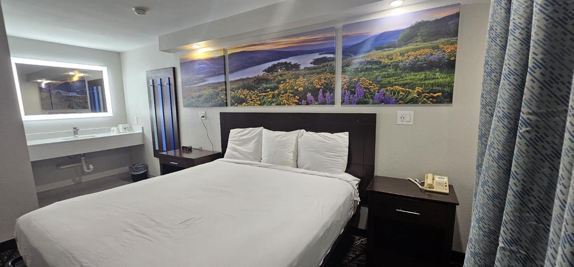 King Room - Non-Smoking - Photo 7