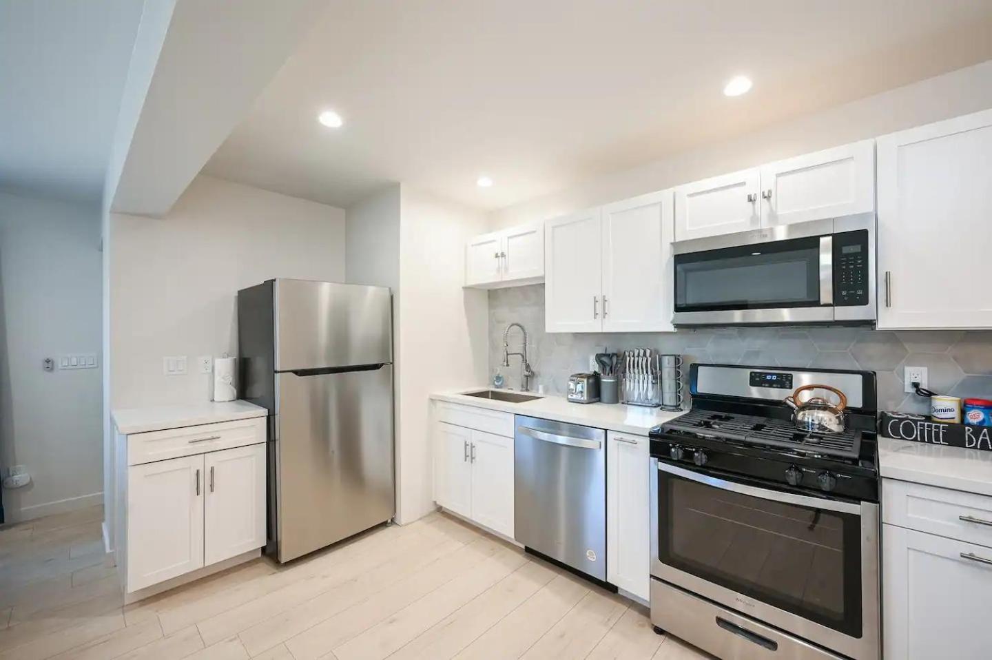 One-Bedroom Apartment photo 2