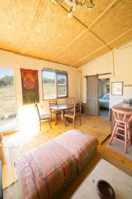 One-Bedroom House photo 1