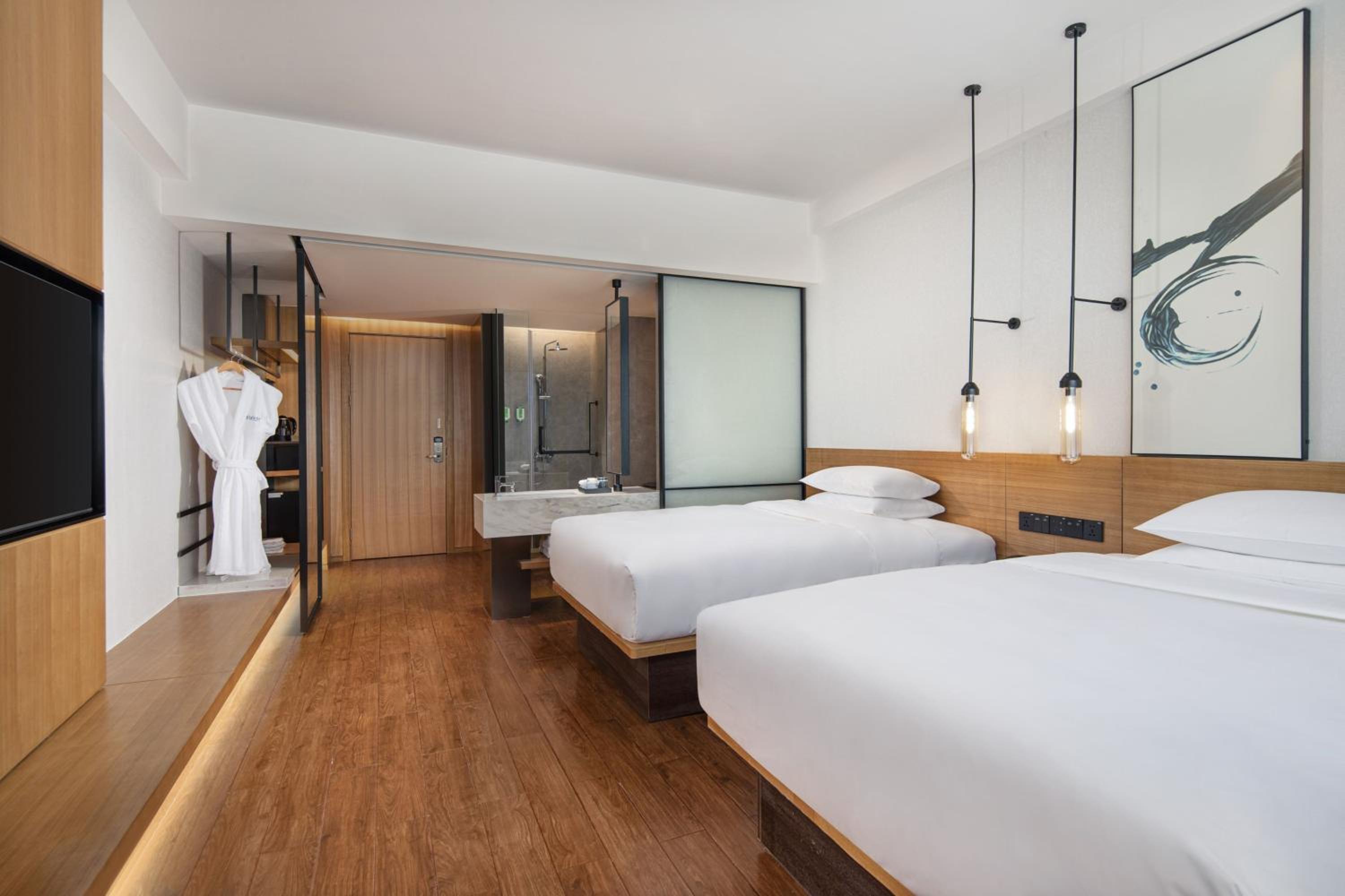 Standard Double Room with Two Double Beds and City View - Photo 3
