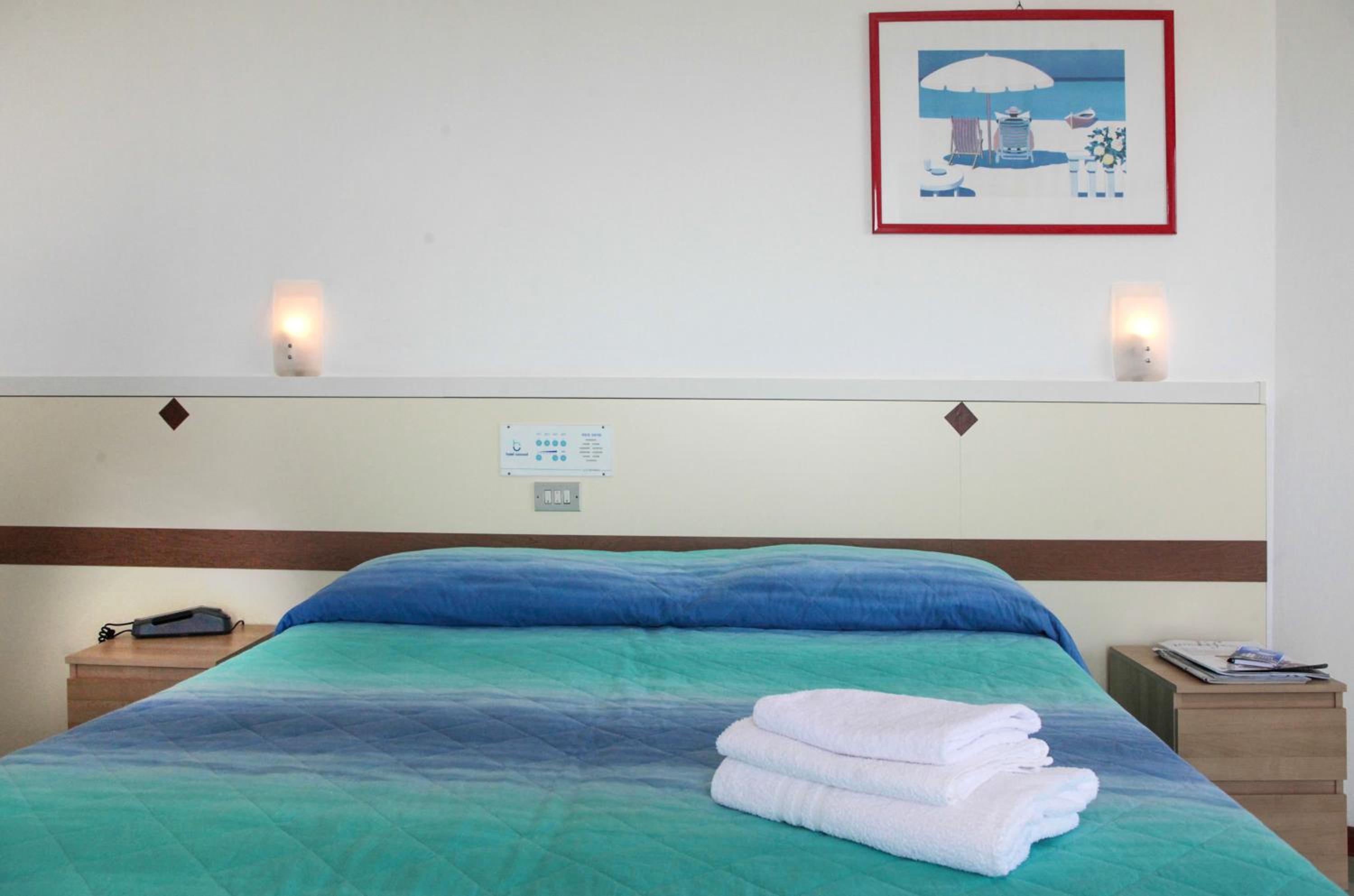 Double Room with Balcony and Sea View - Photo 7