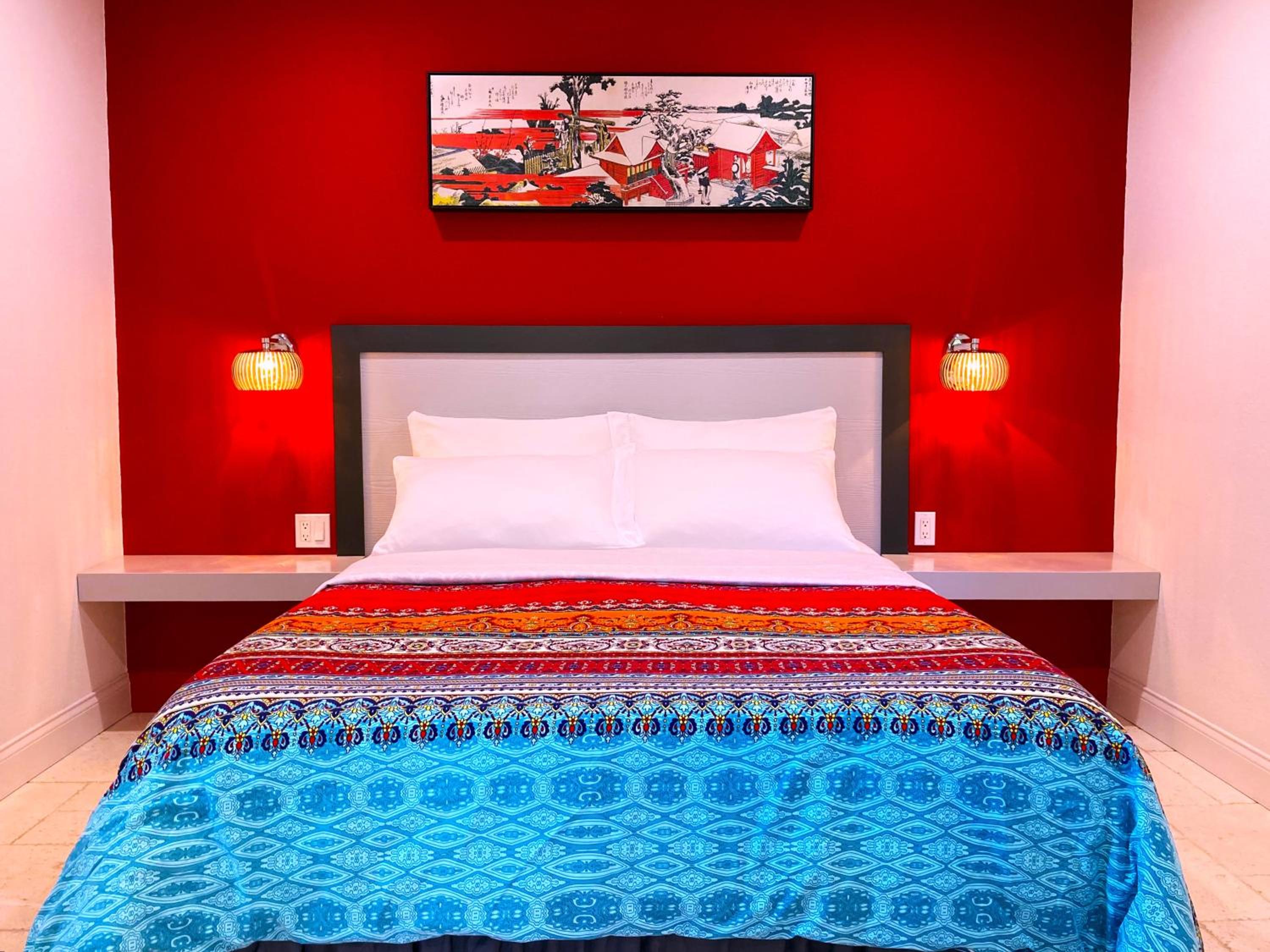 Queen Room photo 2