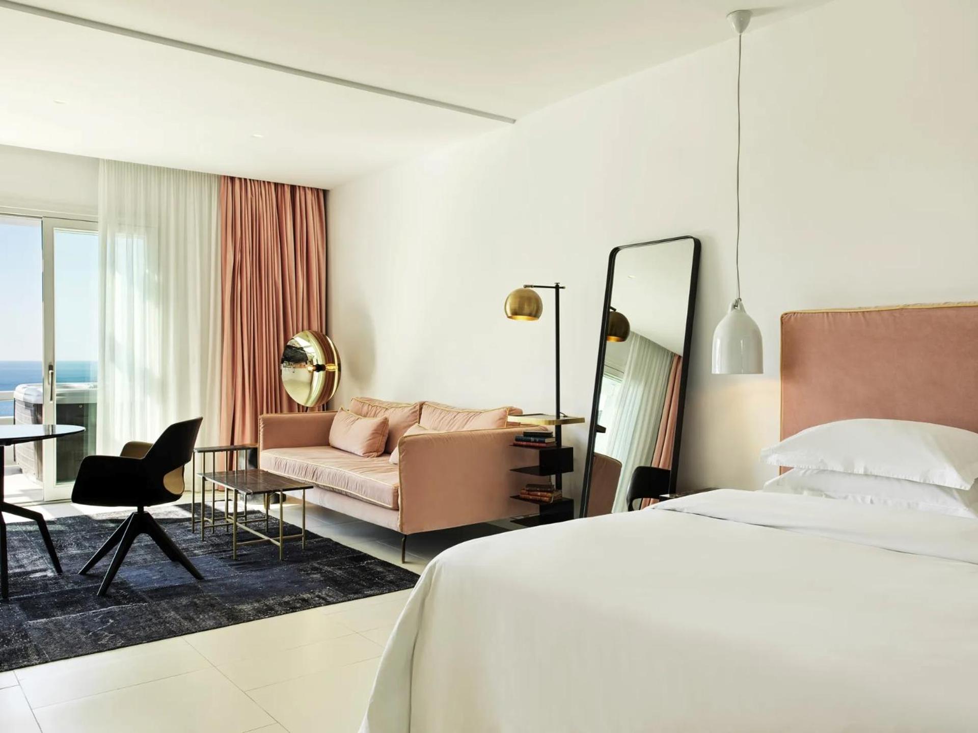 Exclusive Guestroom with Private Outdoor Jacuzzi