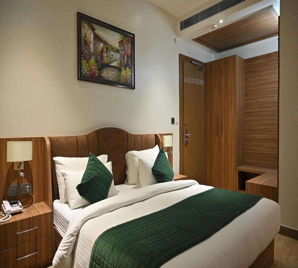 Superior King Room photo 2