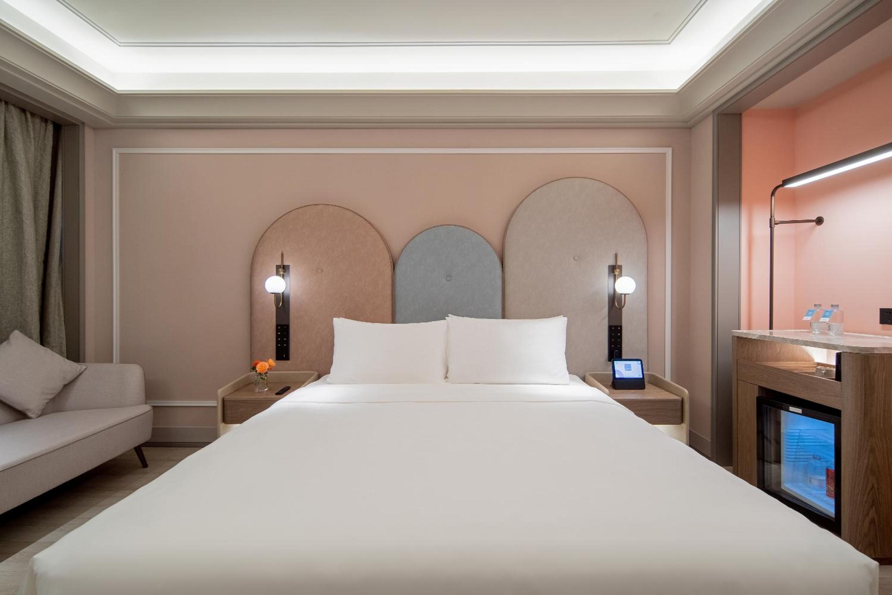 Superior Room with One King Bed