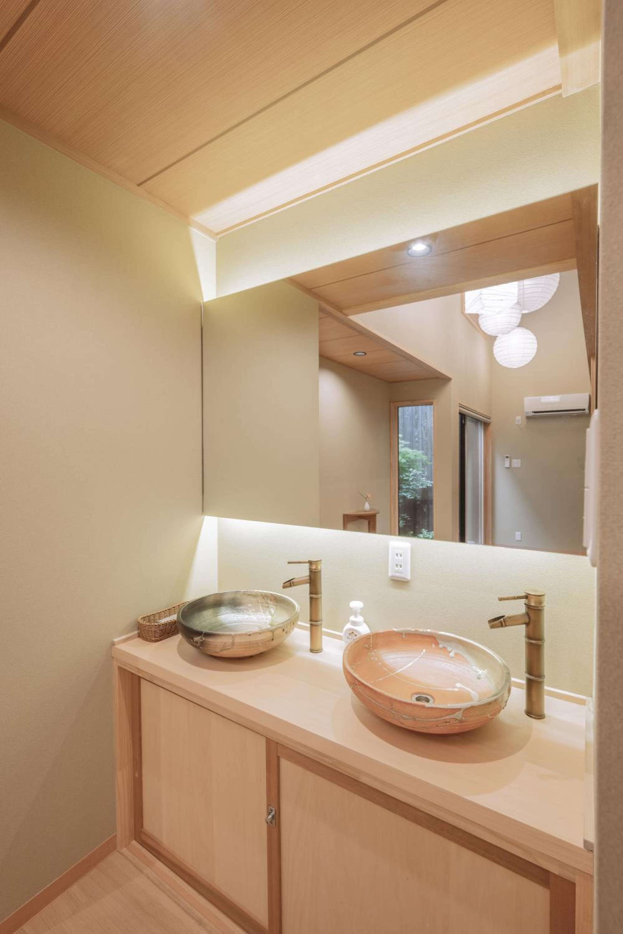 Three-Bedroom Townhouse - Photo 8
