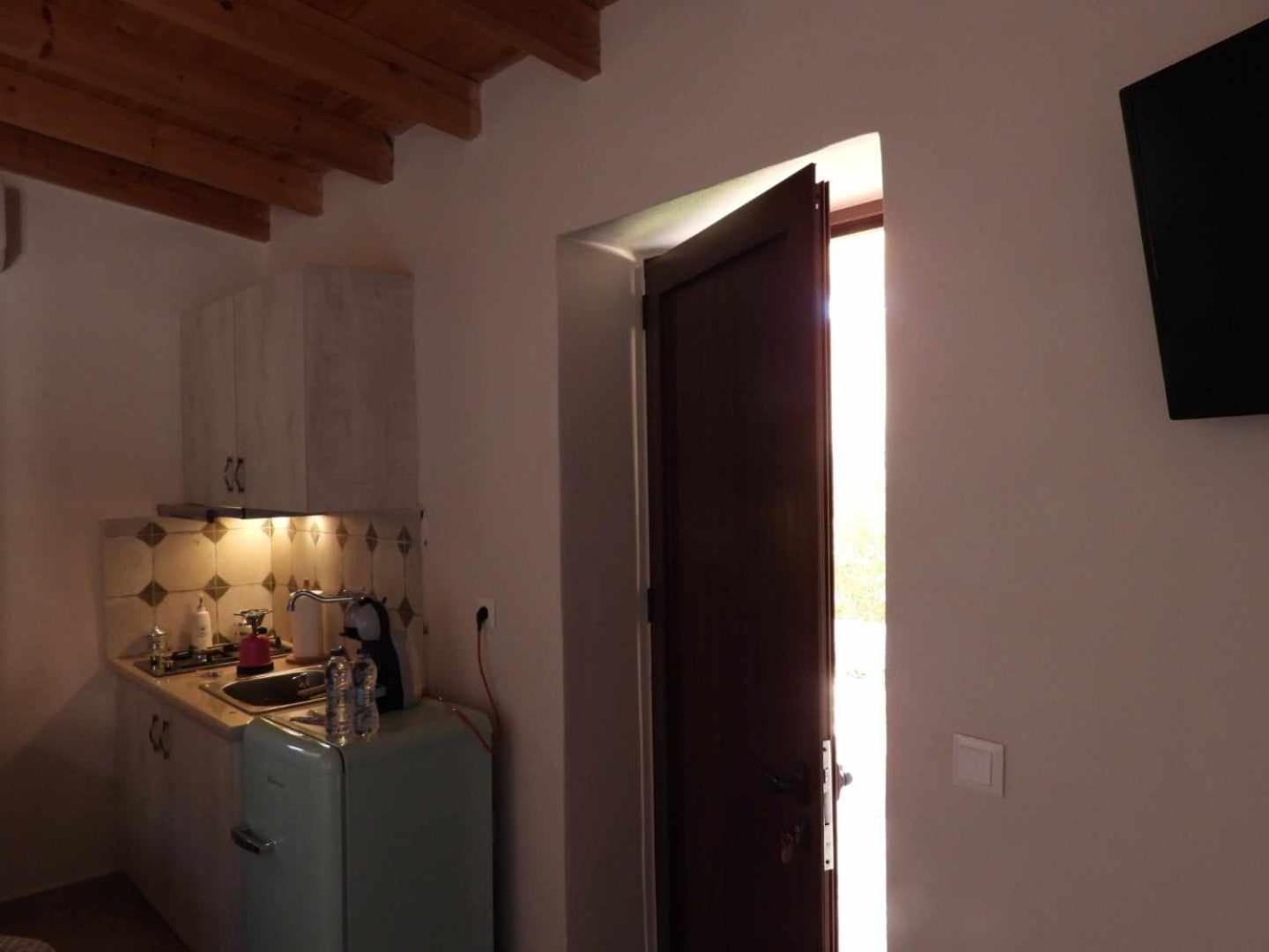 One-Bedroom House photo 2