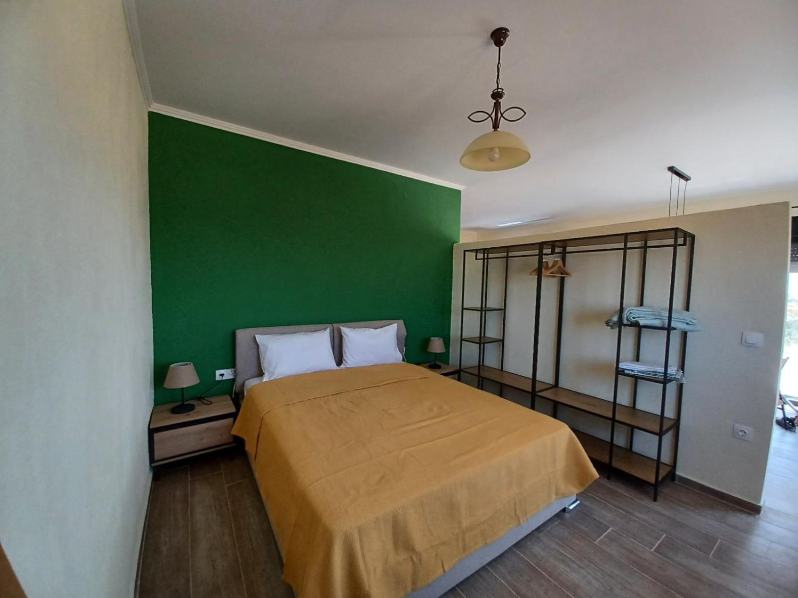 One-Bedroom House photo 1
