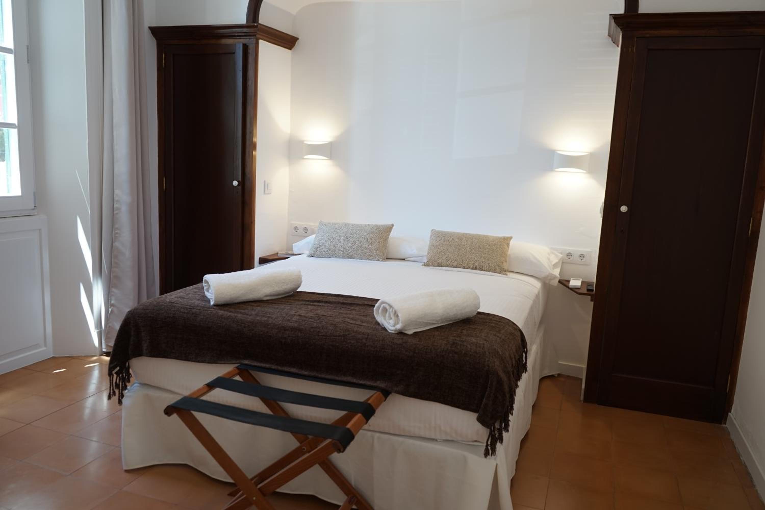 Deluxe Double Room - Photo 14