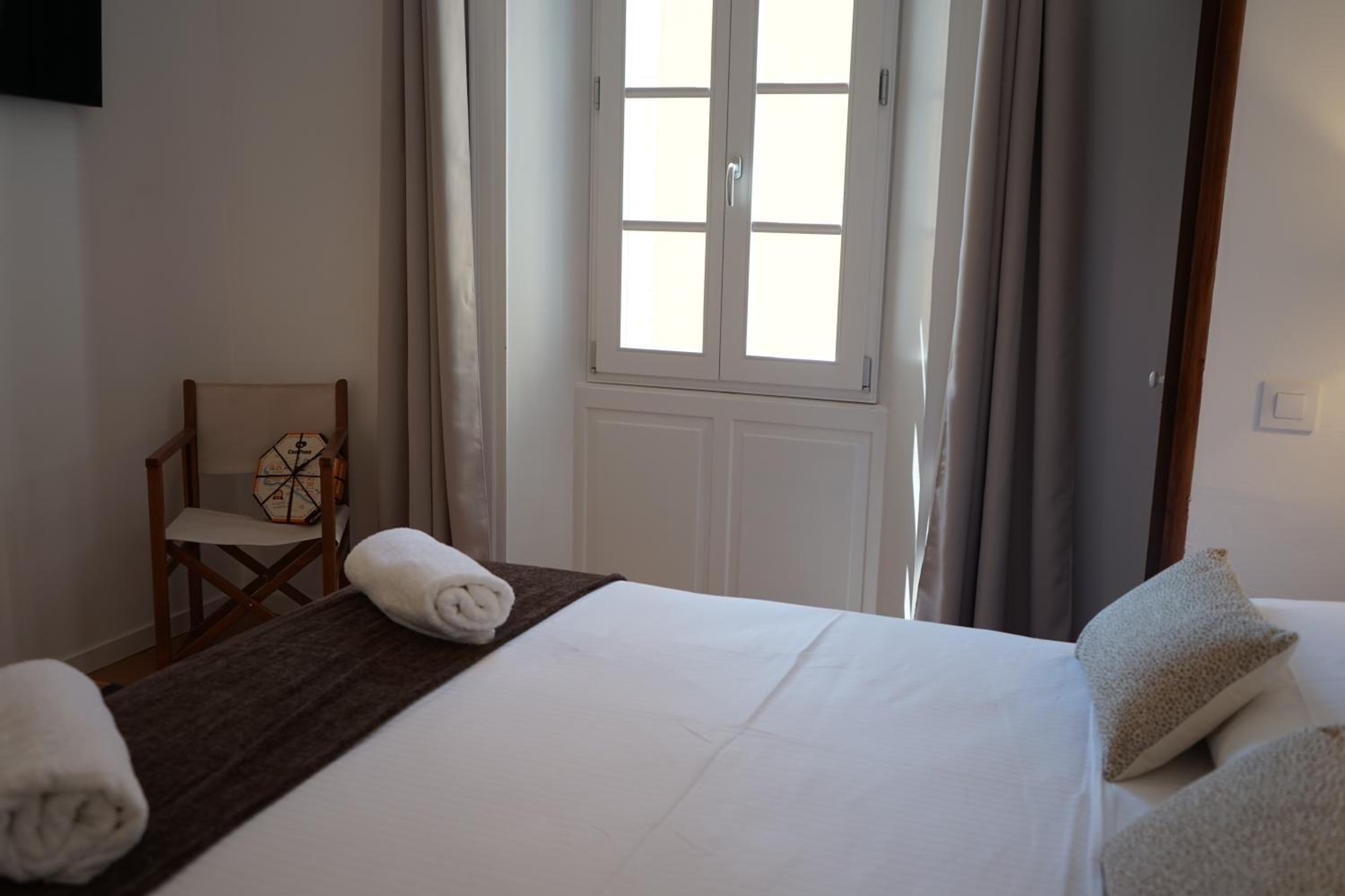 Deluxe Double Room - Photo 16
