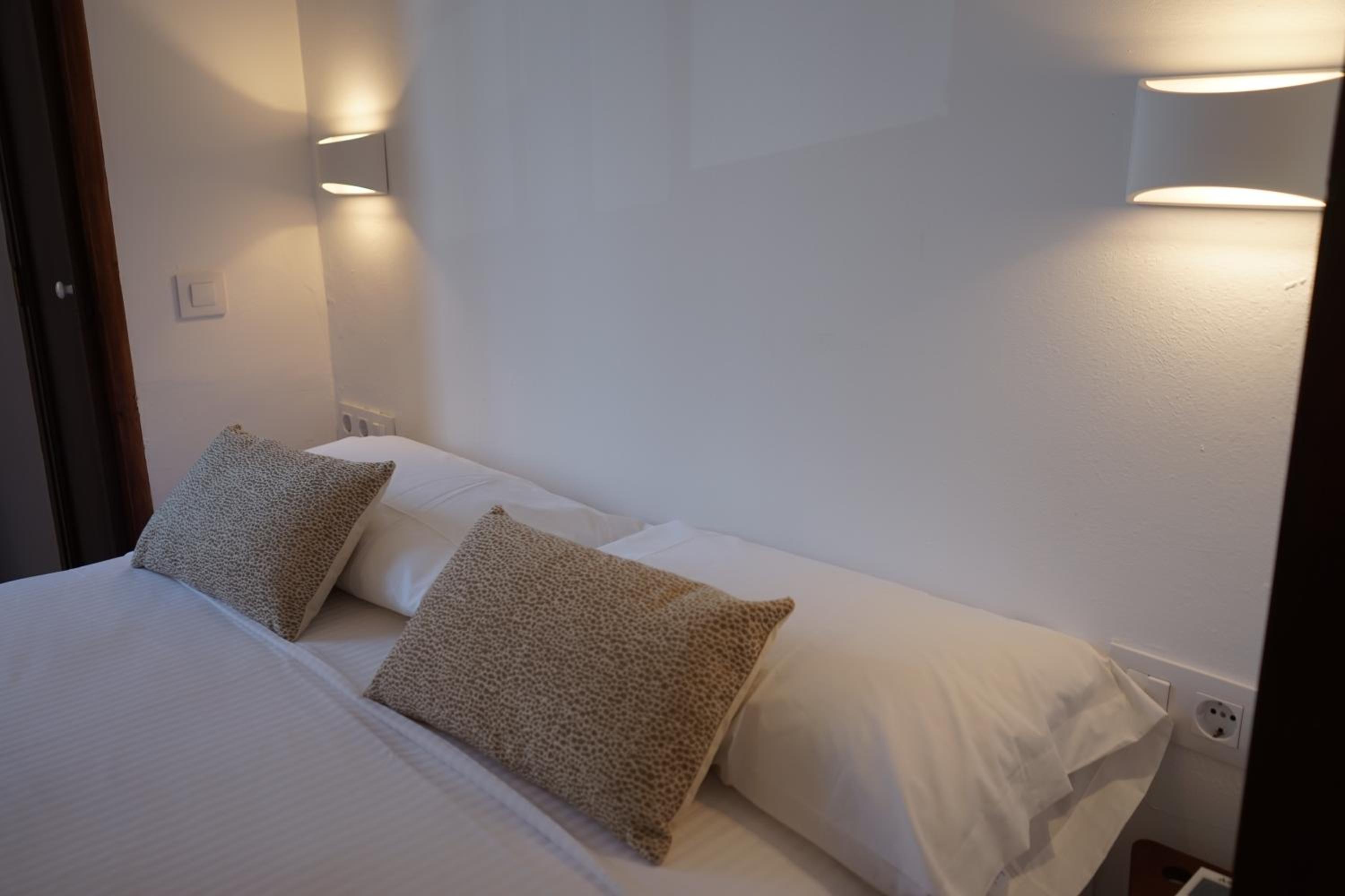 Deluxe Double Room - Photo 17