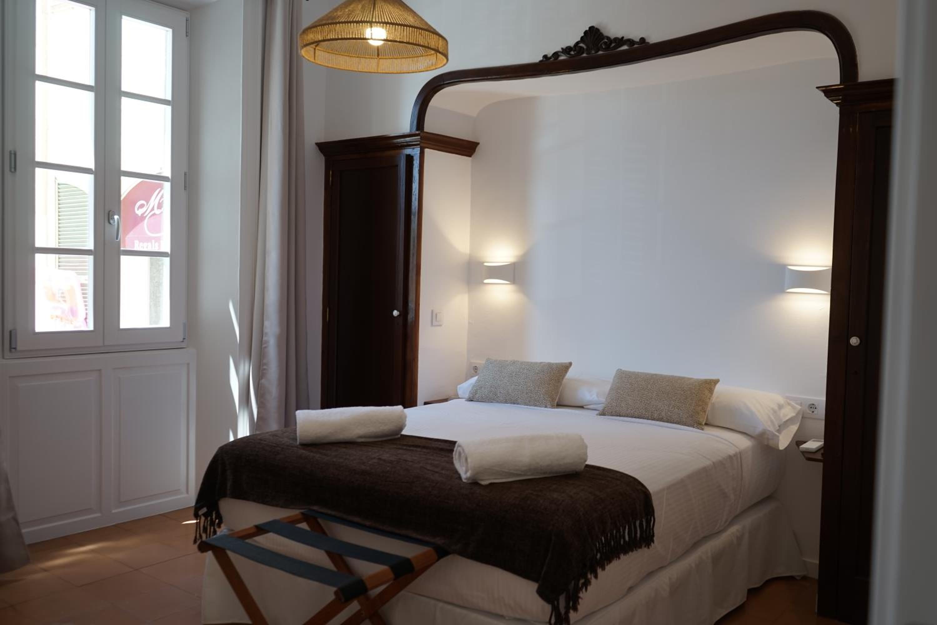 Deluxe Double Room - Photo 18