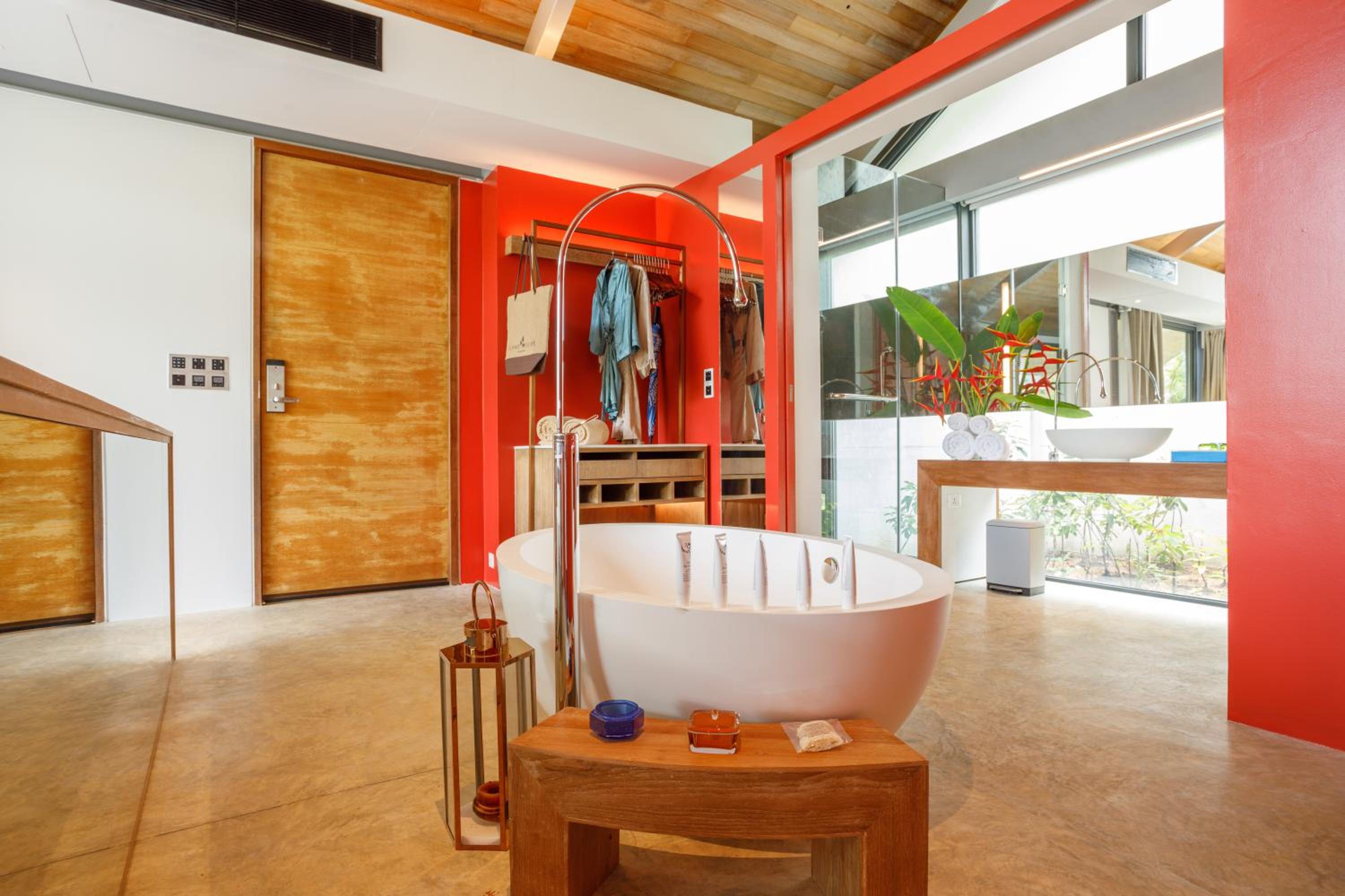 One-Bedroom Villa Lagoon View with Balcony, Schedule Boat Transfer - Photo 4