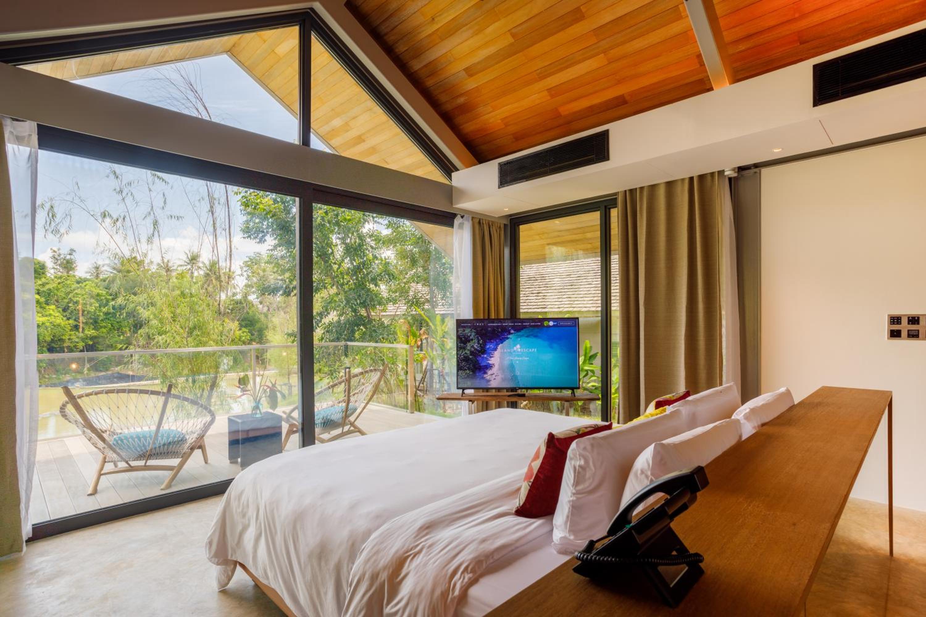 One-Bedroom Villa Lagoon View with Balcony, Schedule Boat Transfer - Photo 12