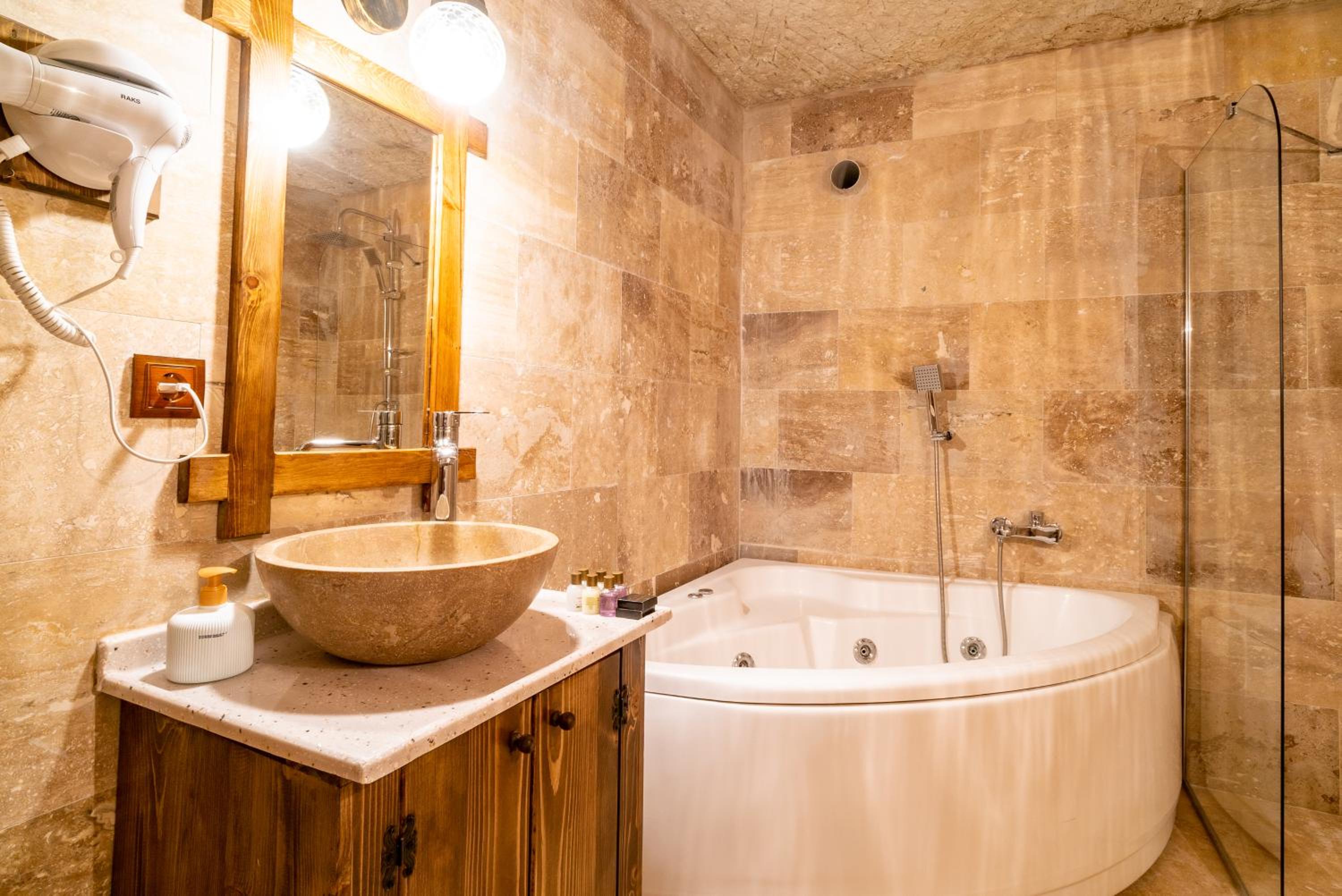 Budget Triple Room - Photo 17