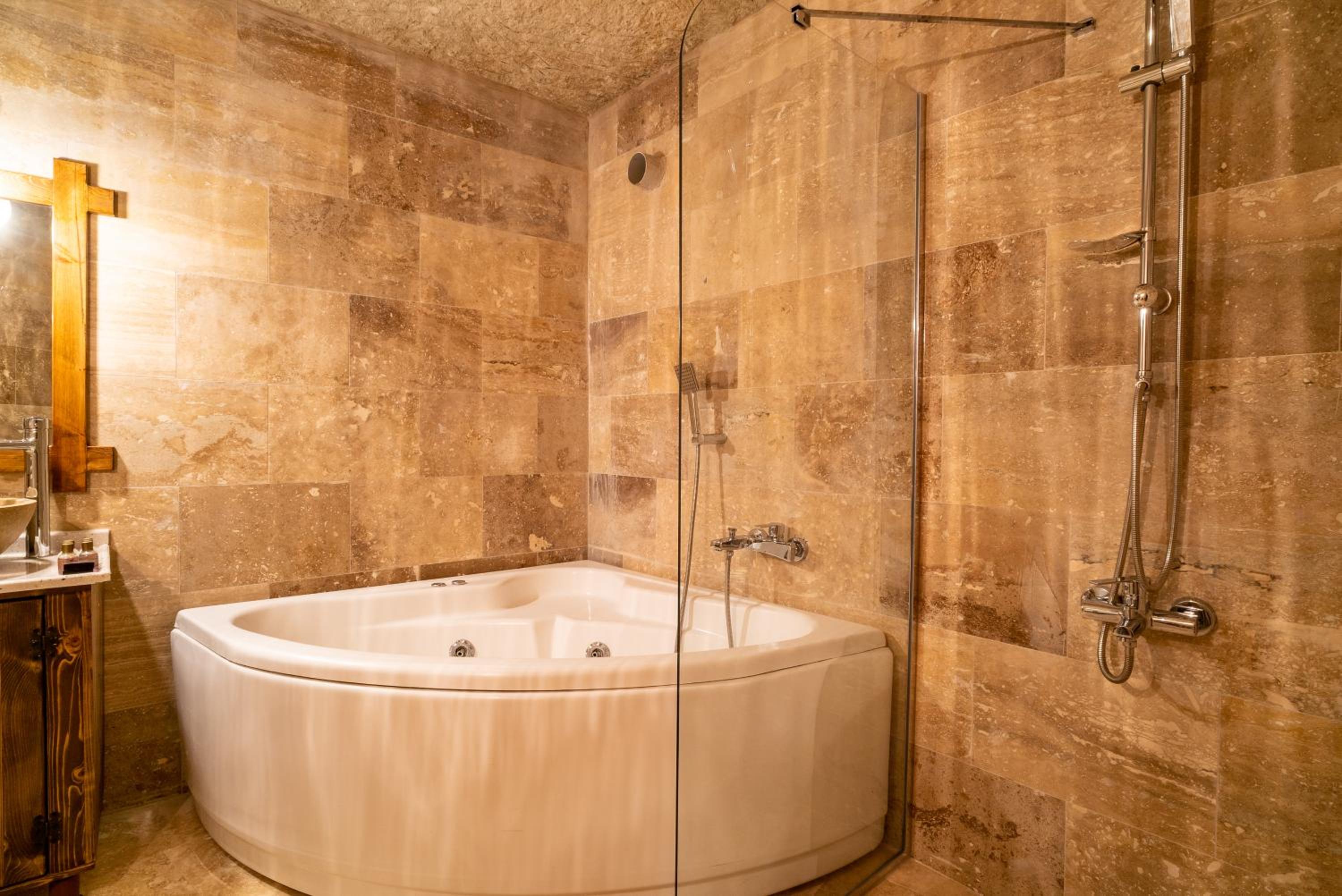 Budget Triple Room - Photo 38