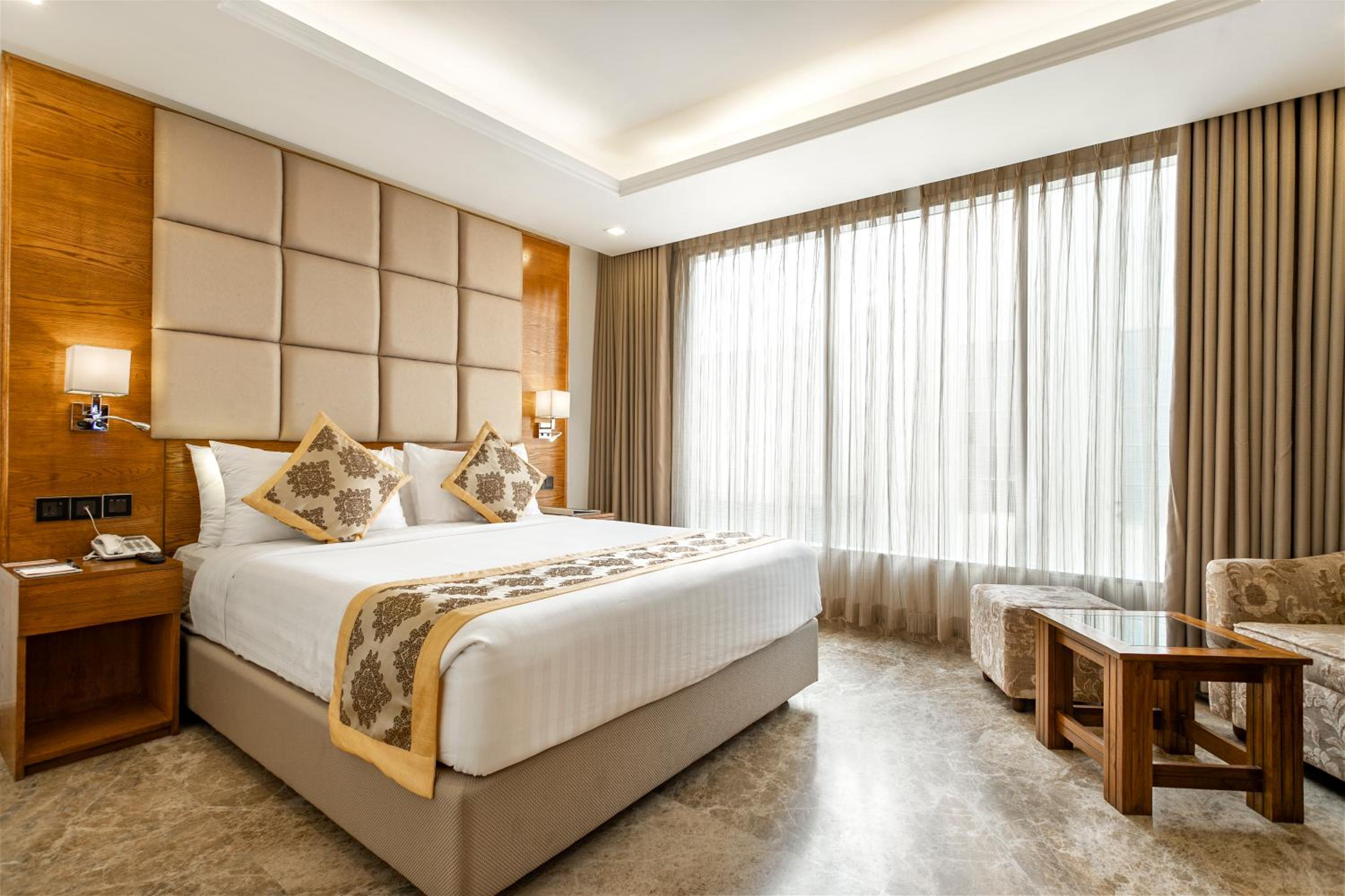 Deluxe King Room photo 3
