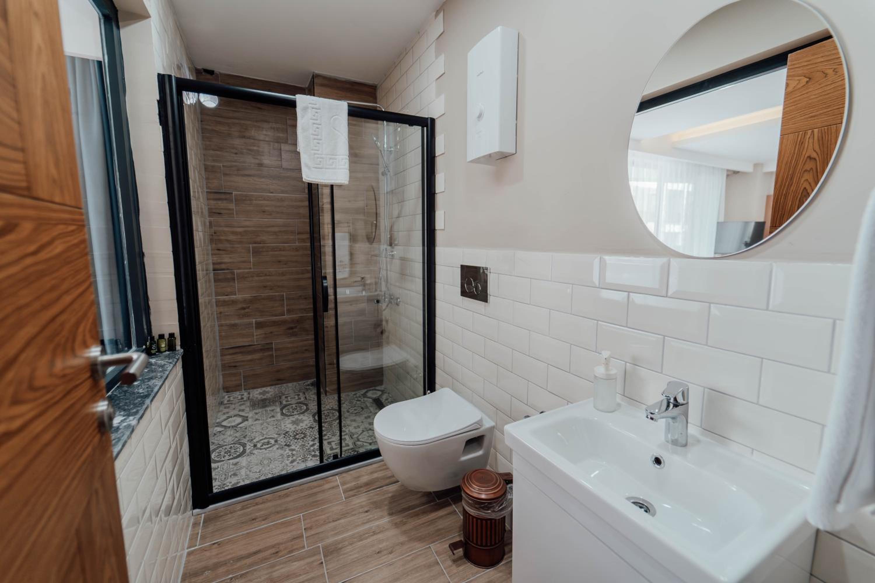 Standard Suite - Photo 5