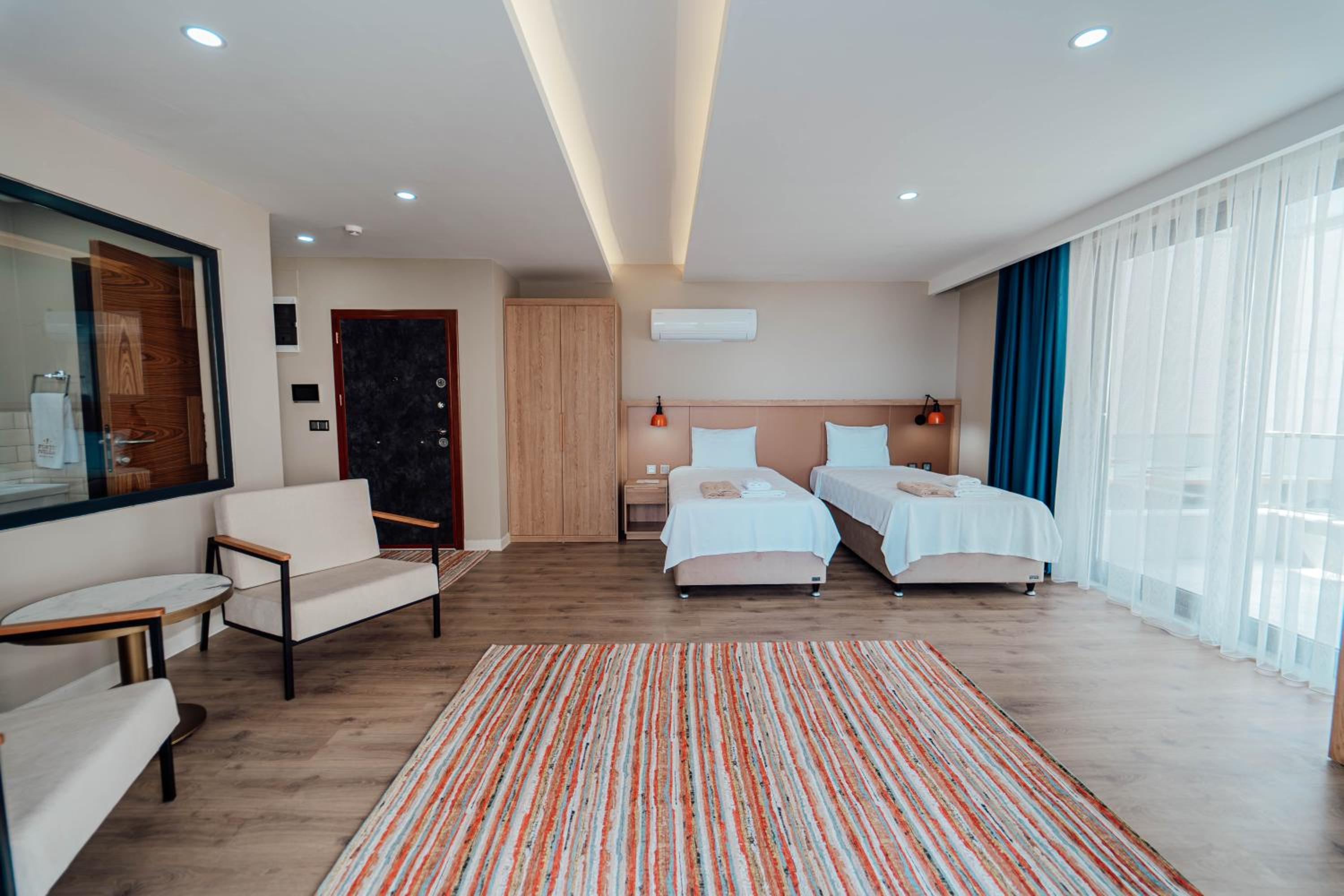 Standard Suite - Photo 6