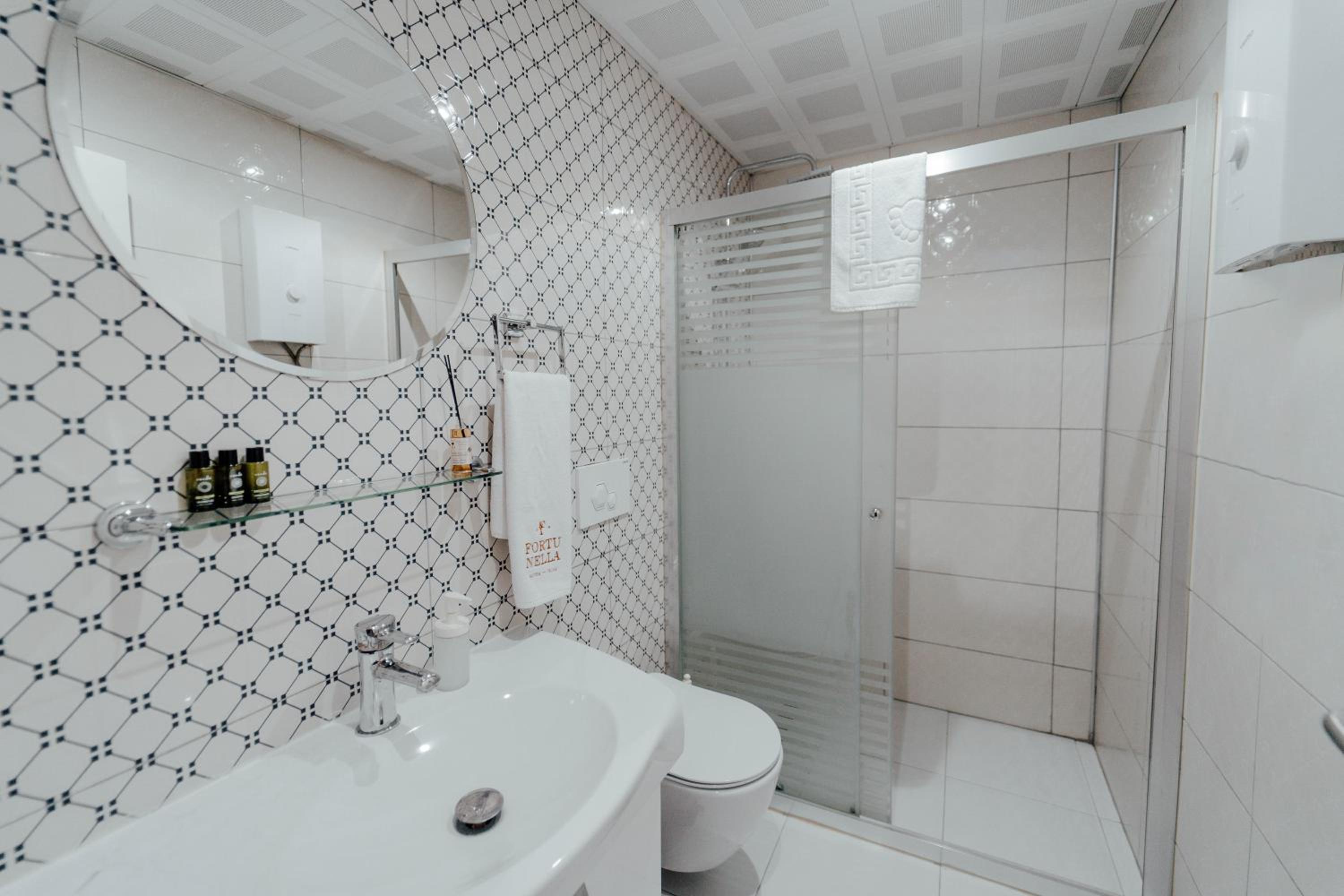 Standard Suite - Photo 4
