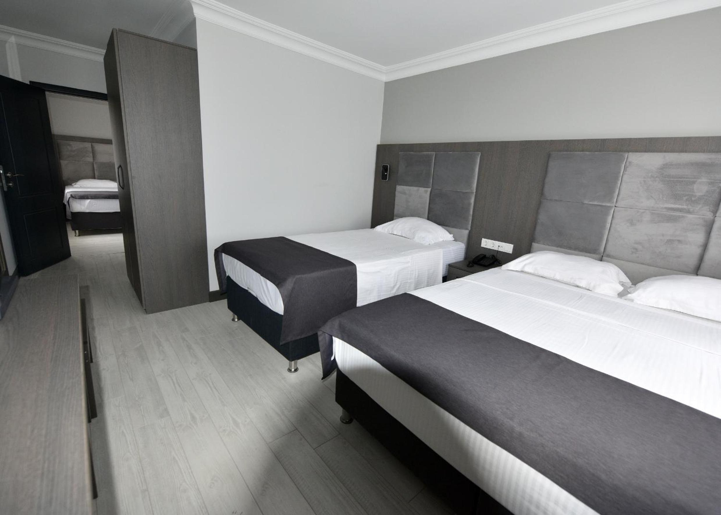 Suite - Photo 14